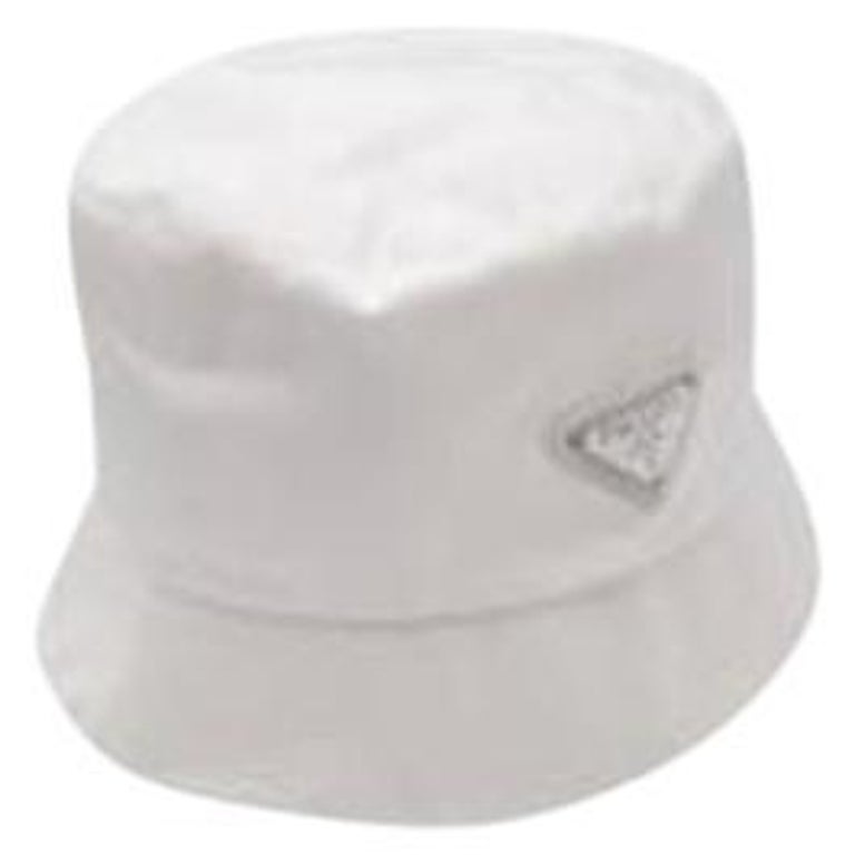 x Adidas white ReNylon bucket hat Size L For Sale at 1stDibs