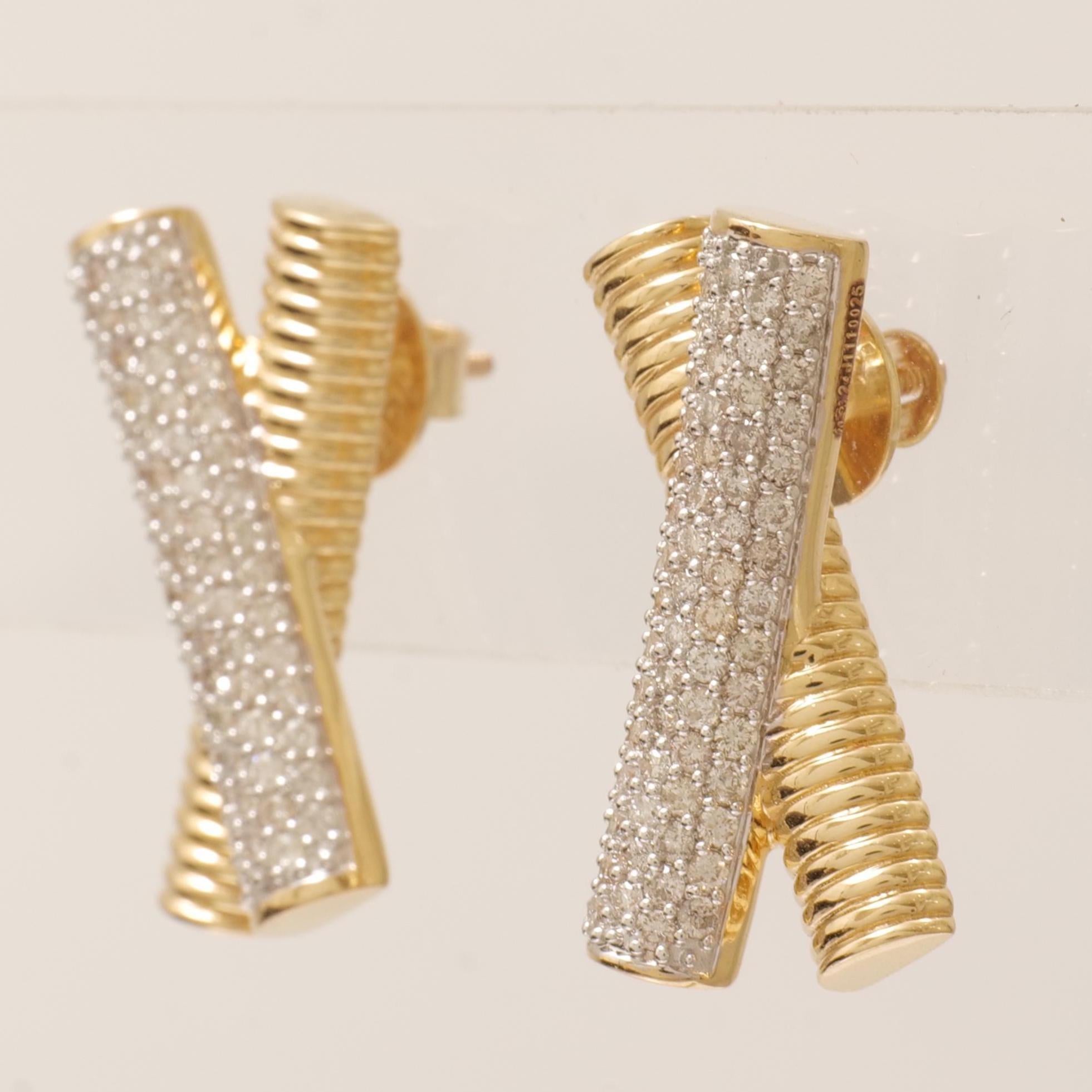 Taglio rotondo Orecchini con diamante a barra X in oro massiccio 14k (certificati) in vendita