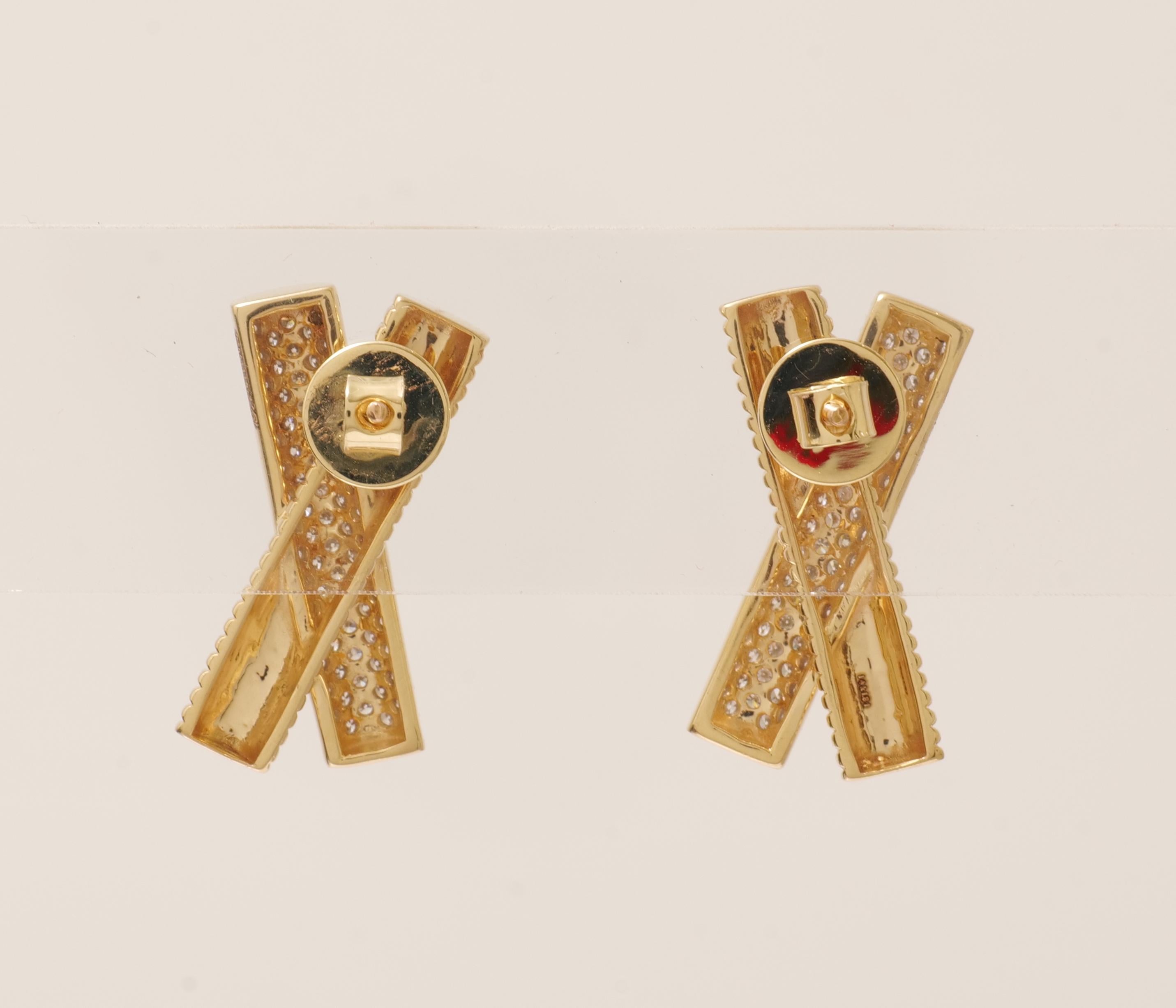 Orecchini con diamante a barra X in oro massiccio 14k (certificati) in vendita 2
