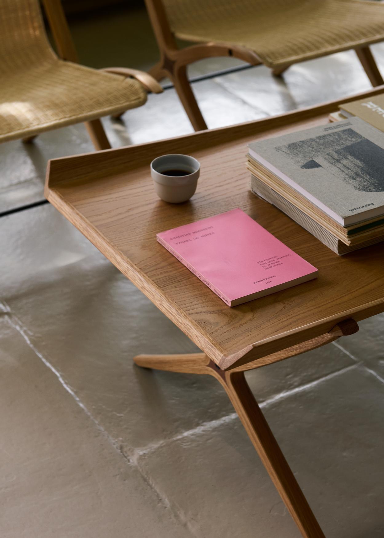 Laqué Table basse X -HM13- Chêne laqué et noyer, par Hvidt & Mølgaard pour &Tradition en vente