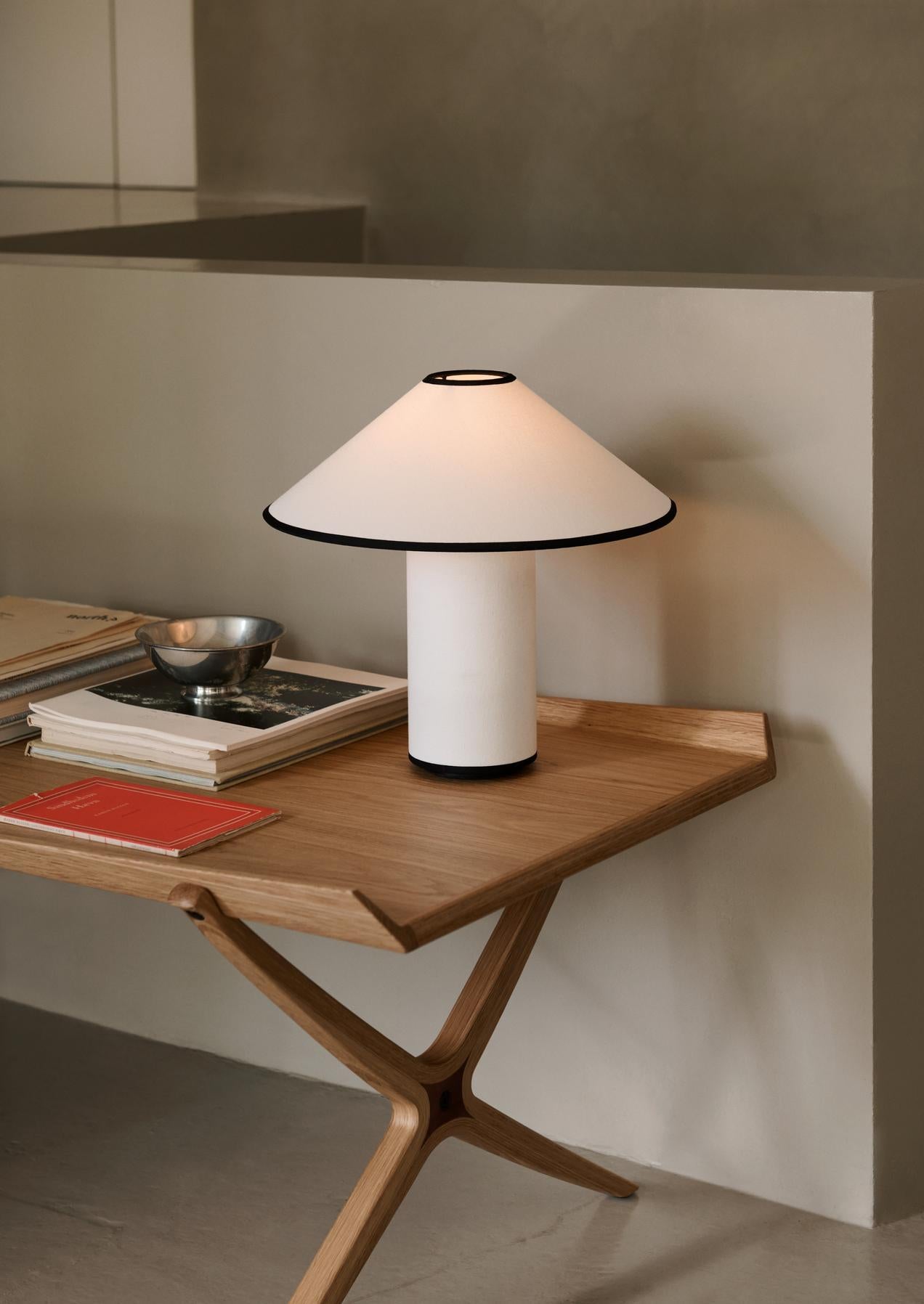Table basse X -HM13- Chêne laqué et noyer, par Hvidt & Mølgaard pour &Tradition Neuf - En vente à Dubai, AE