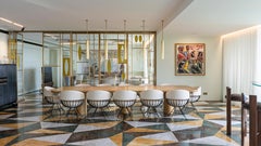 Table de salle à manger X en chêne français naturel et incrustations de laiton