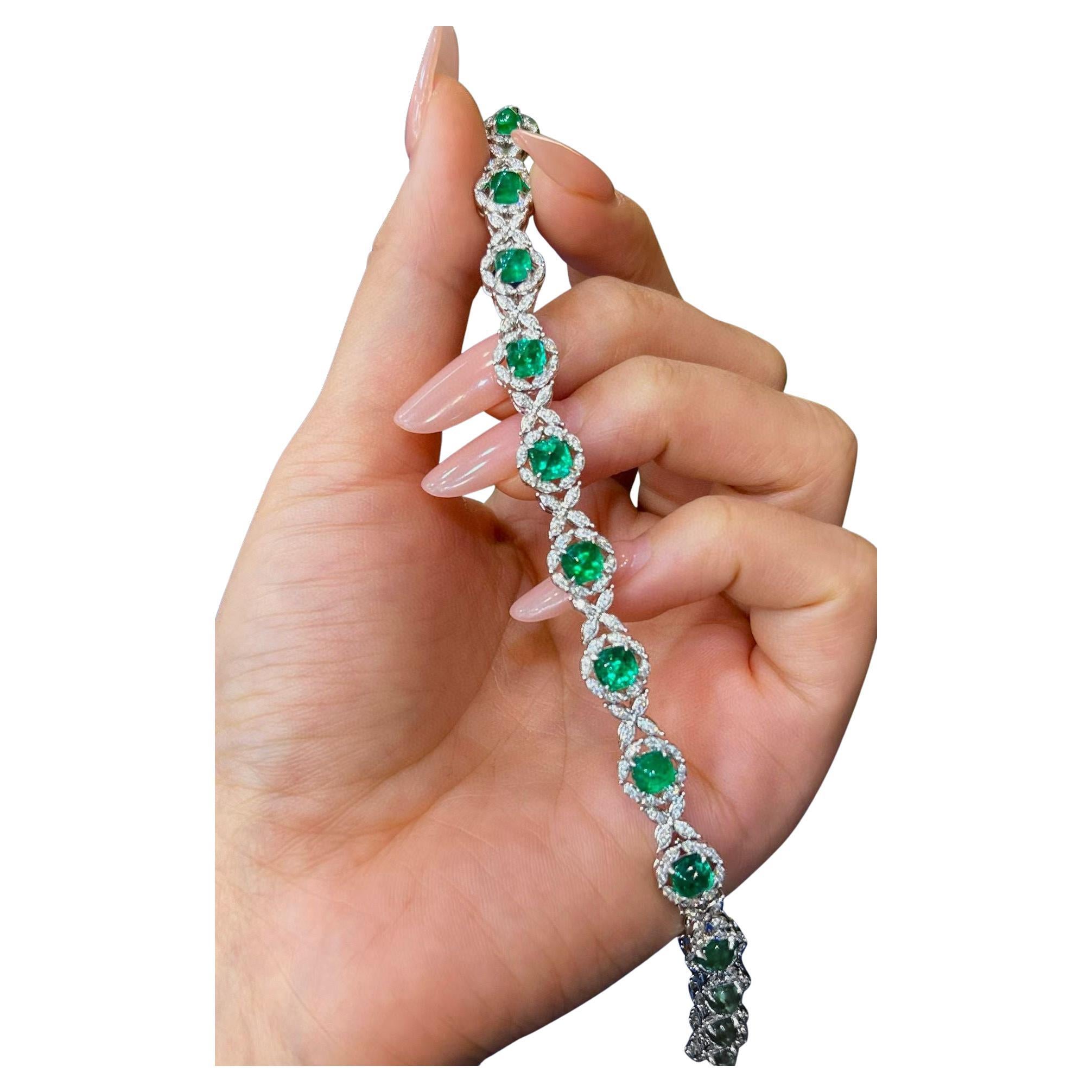 X Forest
s Gleam Eighteen-Karat Gold Emerald and Diamond Bracelet, 7.1 Carats For Sale