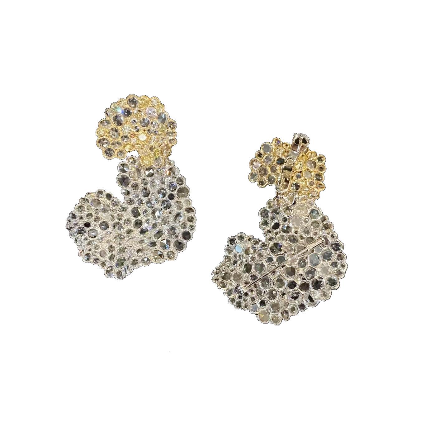 X Glamourous Ride
Dazzling and Luxurious Two-Tone Diamonds, Radiant Harmony:
Exquisitely selected high-quality white and yellow diamonds, meticulously set with superb craftsmanship, creating a dazzling display that showcases unique charm.
Gold