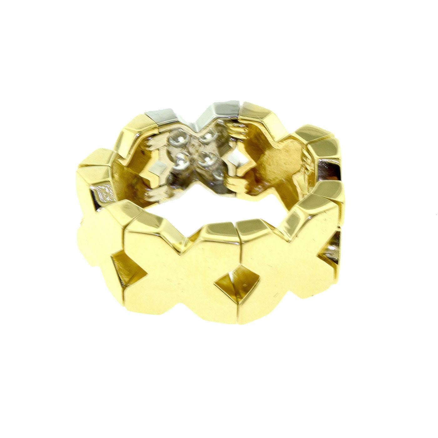 Round Cut “X” in 18 Karat Yellow Gold with Diamonds Ring For Sale