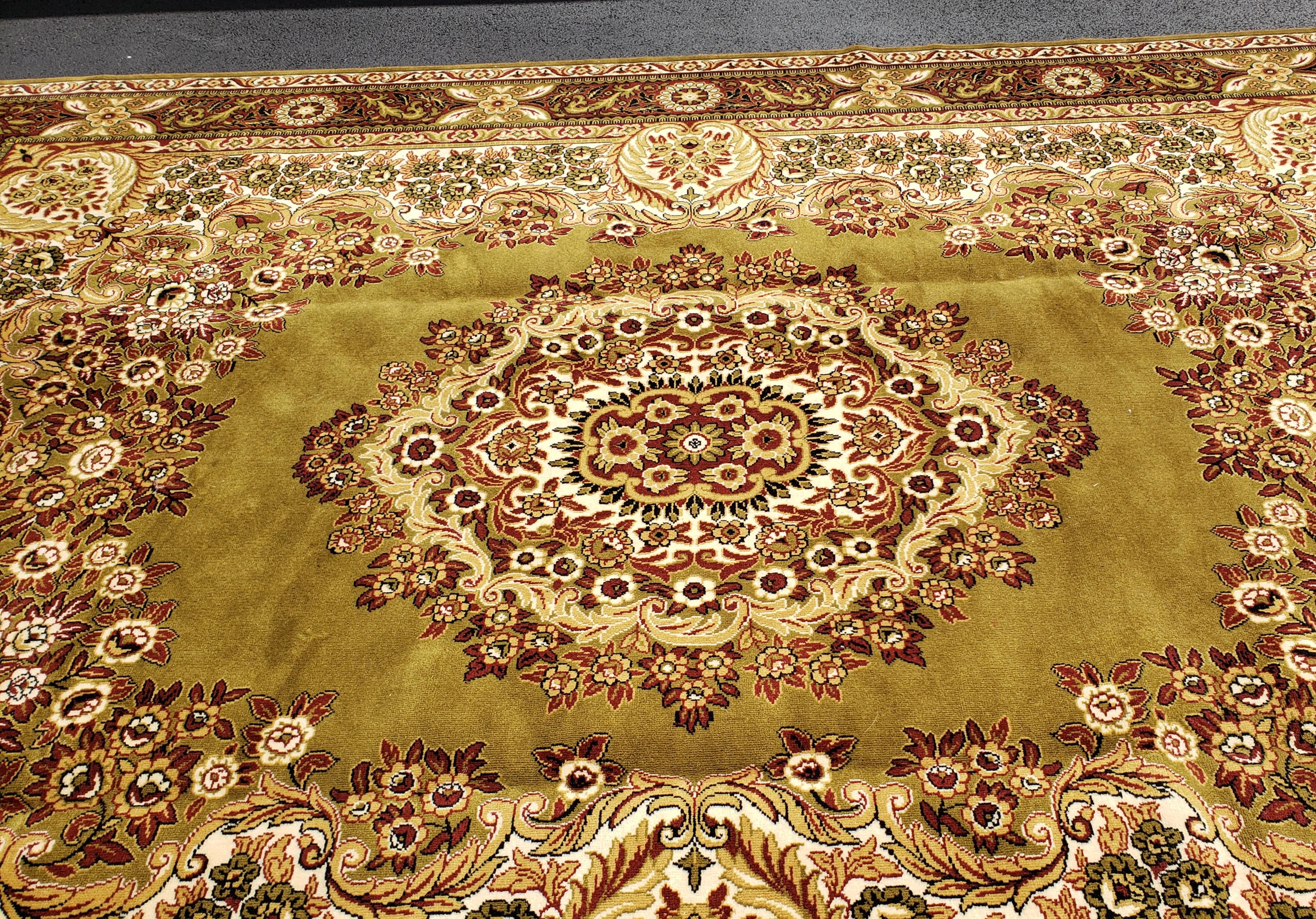 100% wool Pile large Couristan rug with center medallion. Hand Knotted. X Large size Measures 118