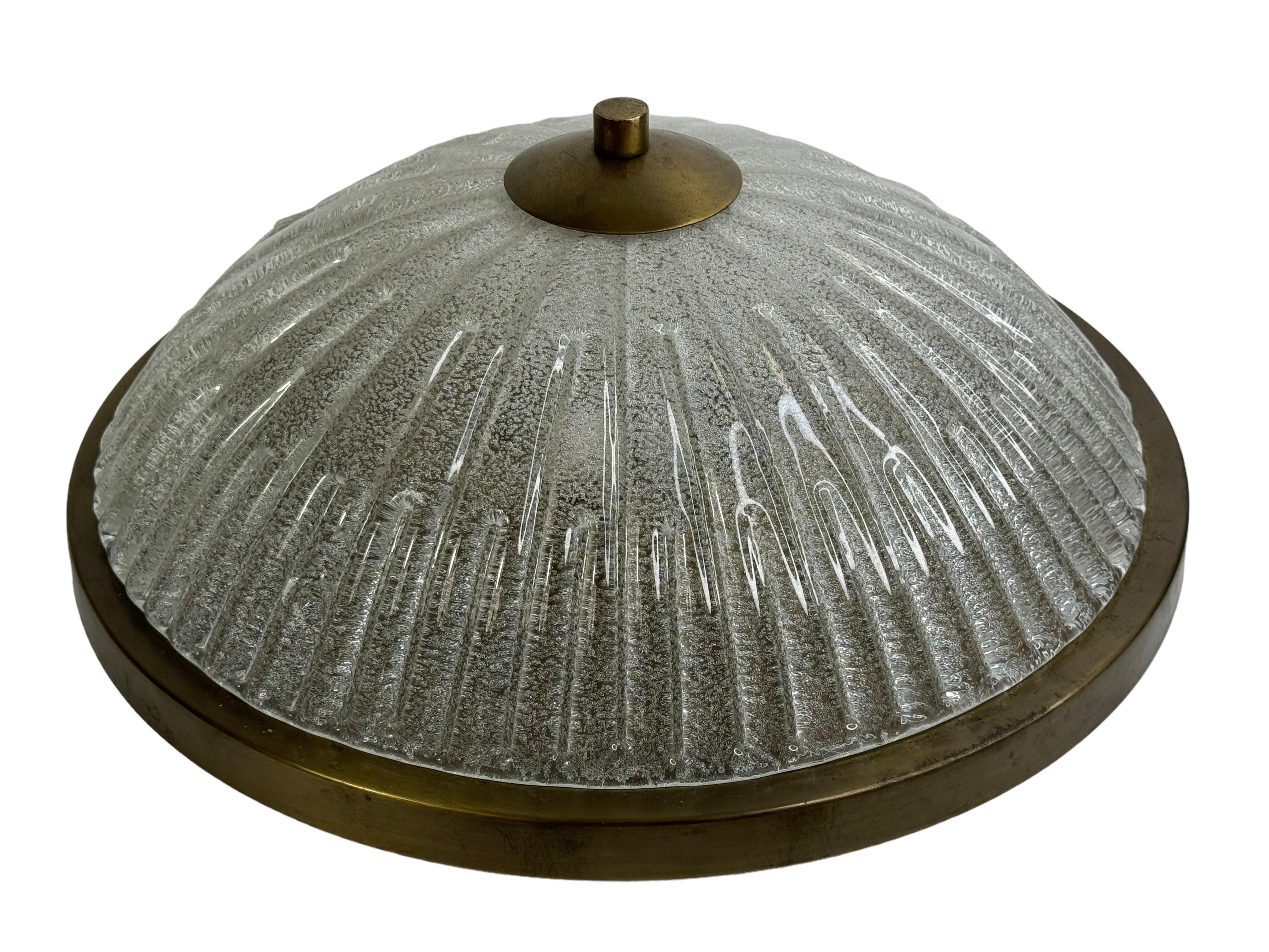 Tedesco X Large Flush Mount in vetro ondulato e metallo brunito spazzolato, di Fischer Leuchten in vendita
