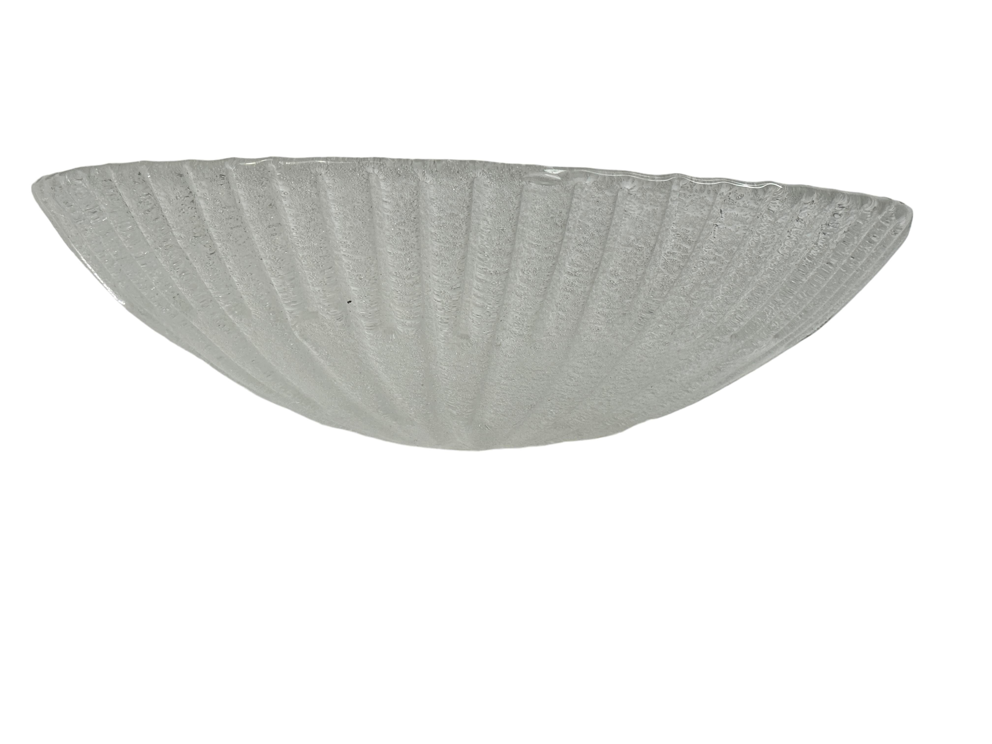 Brunito X Large Flush Mount in vetro ondulato e metallo brunito spazzolato, di Fischer Leuchten in vendita