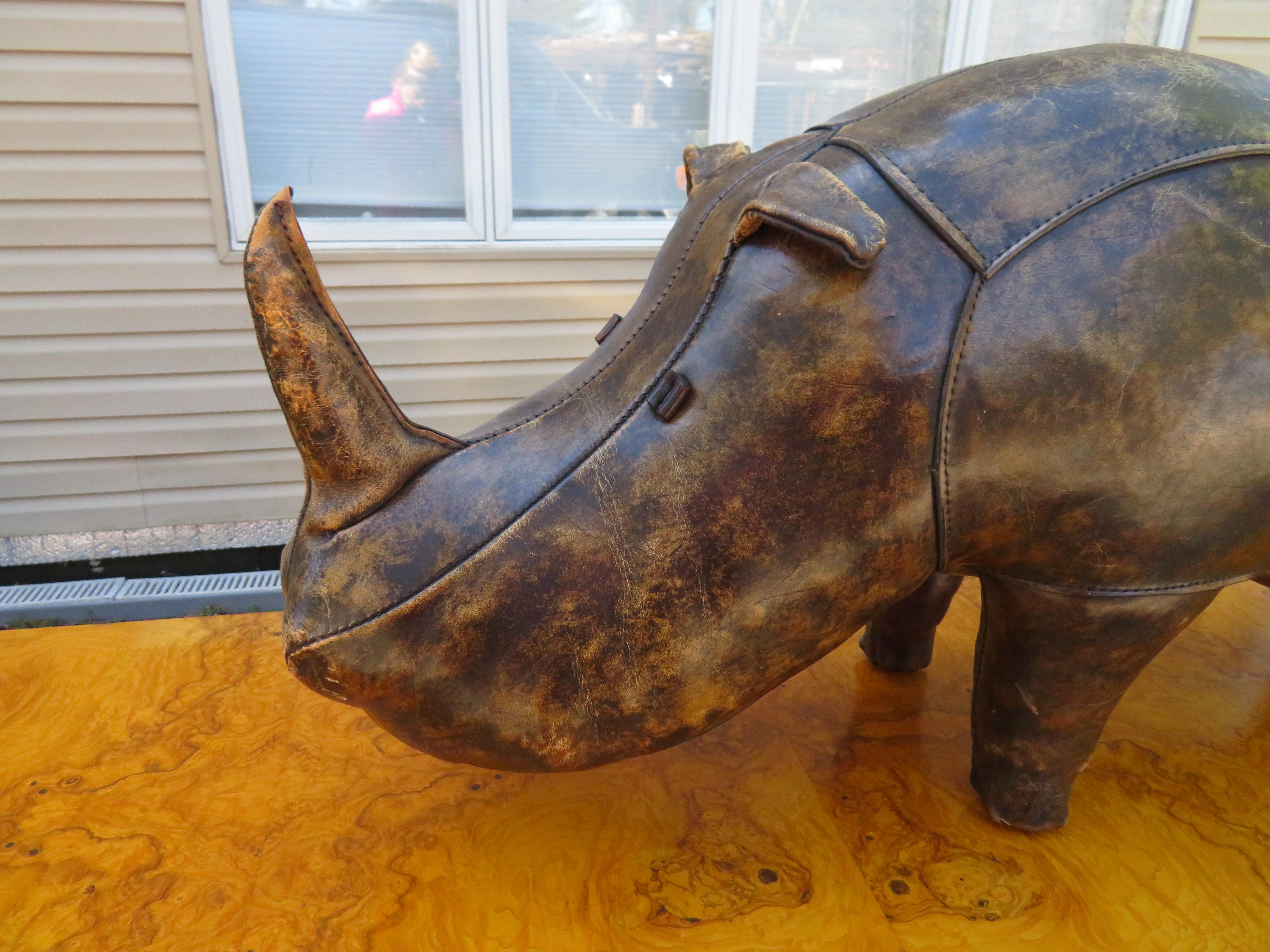 X Großer Rhinoceros-Fußhocker aus Leder Dimitri Omersa Abercrombie & Fitch, 70er Jahre (Moderne der Mitte des Jahrhunderts) im Angebot