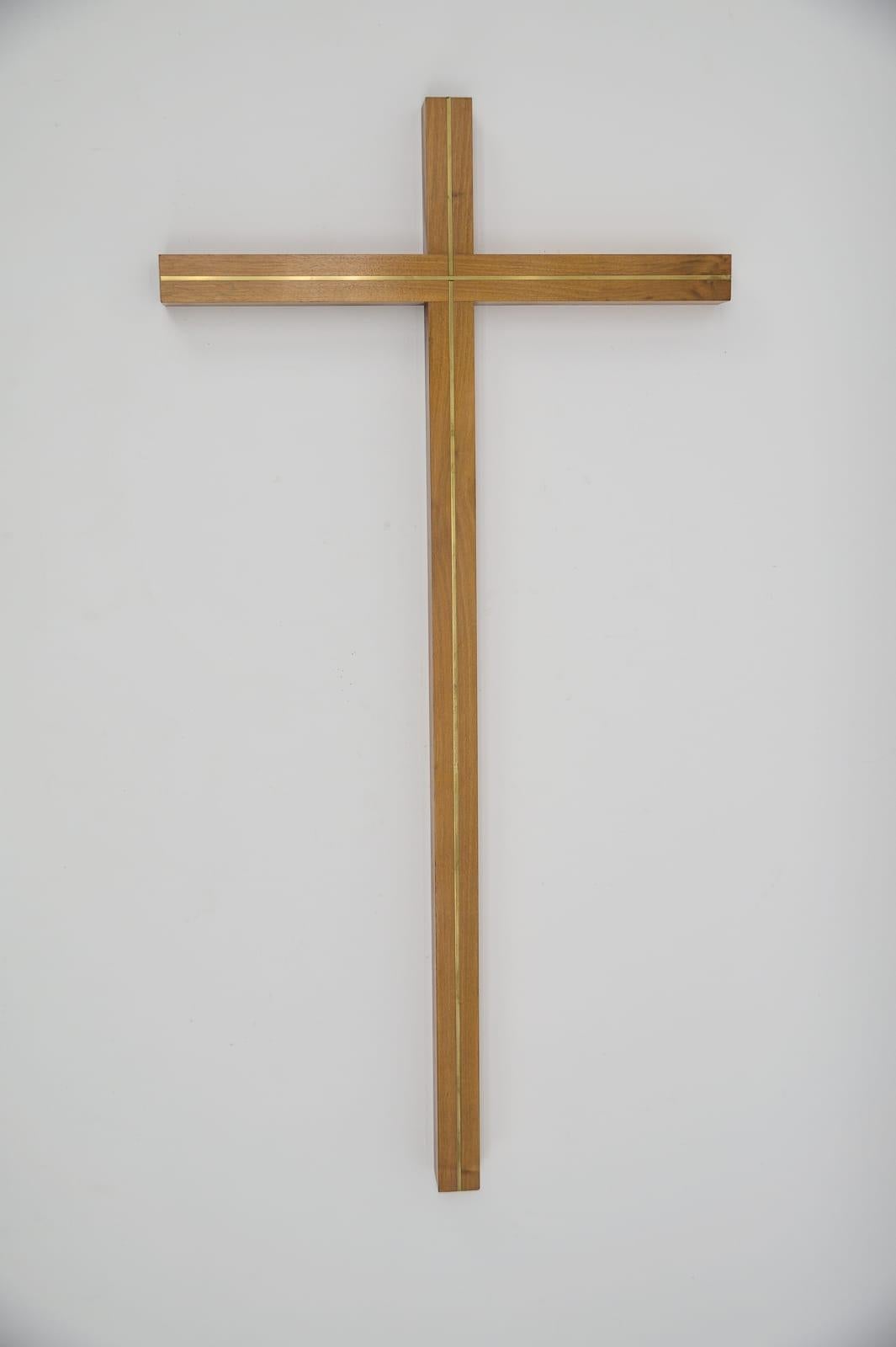 X-Large Mid-Century Modern walnut & brass crucifix, 1950s Germany.

Super elegant, very puristic and imposing.