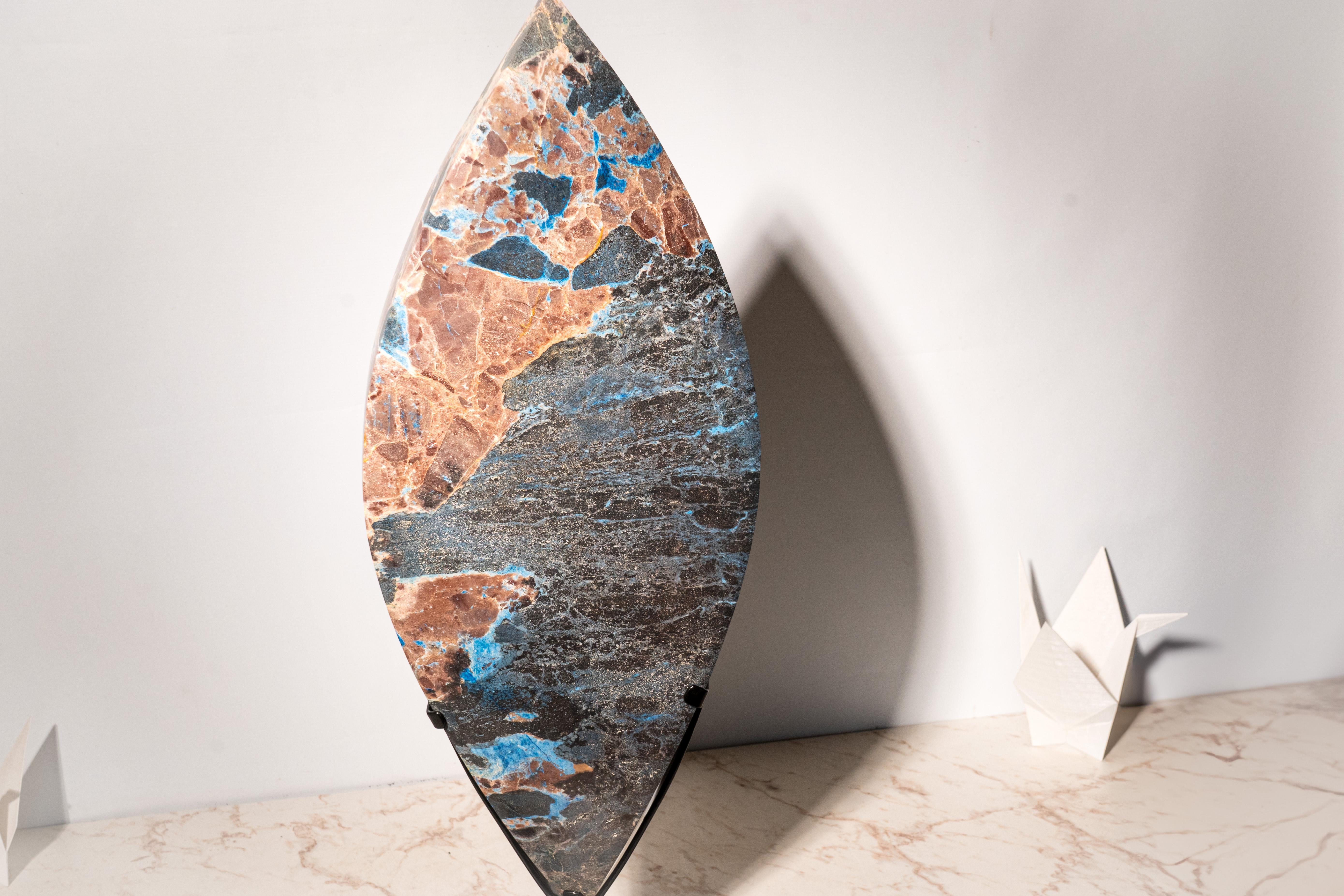 Scultura a fiamma in cristallo di quarzo blu realizzata con 