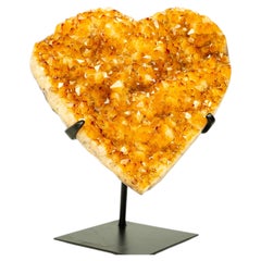 Grand cœur en citrine orange sur socle