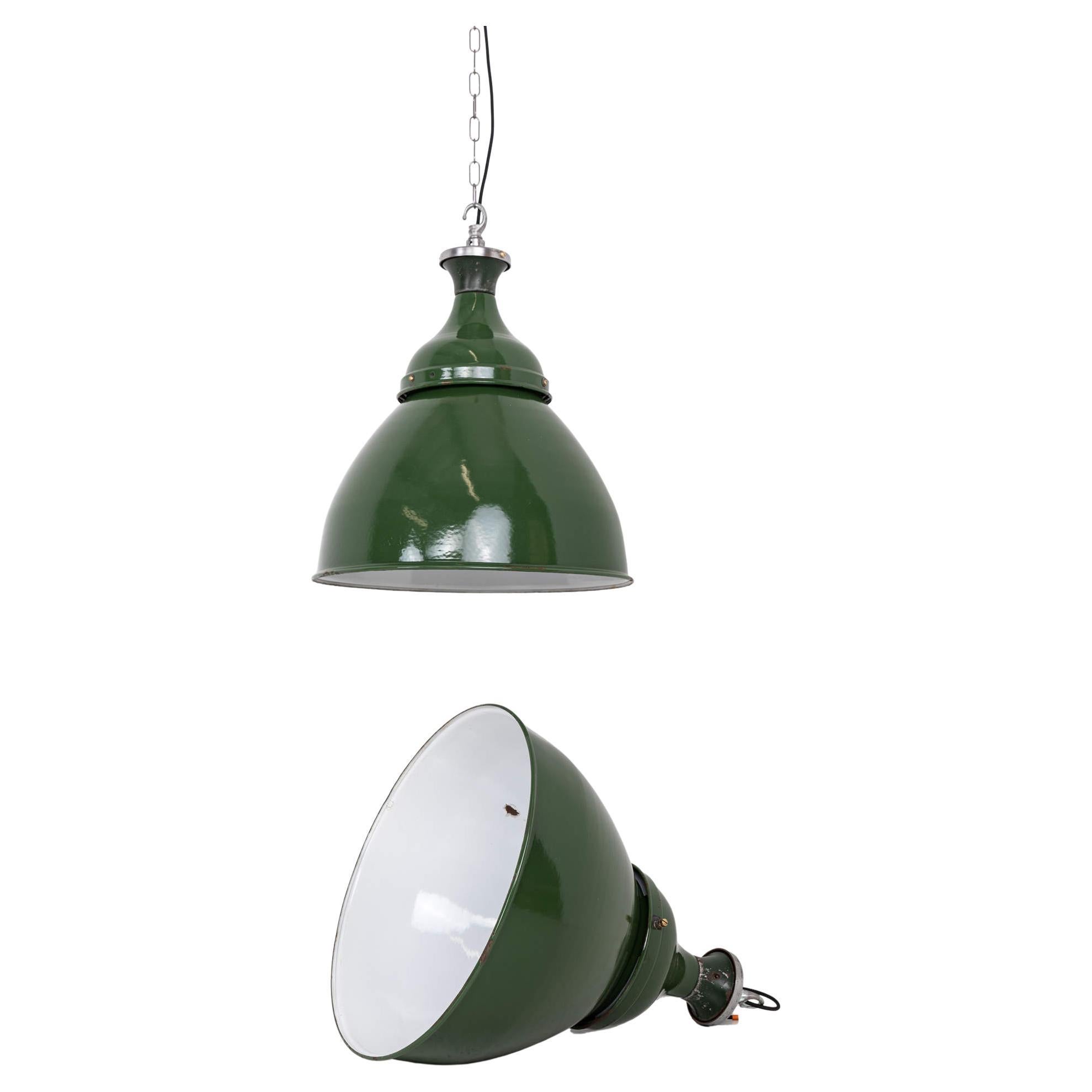 Grande lampe à suspension industrielle Benjamin en émail vert, vers 1940