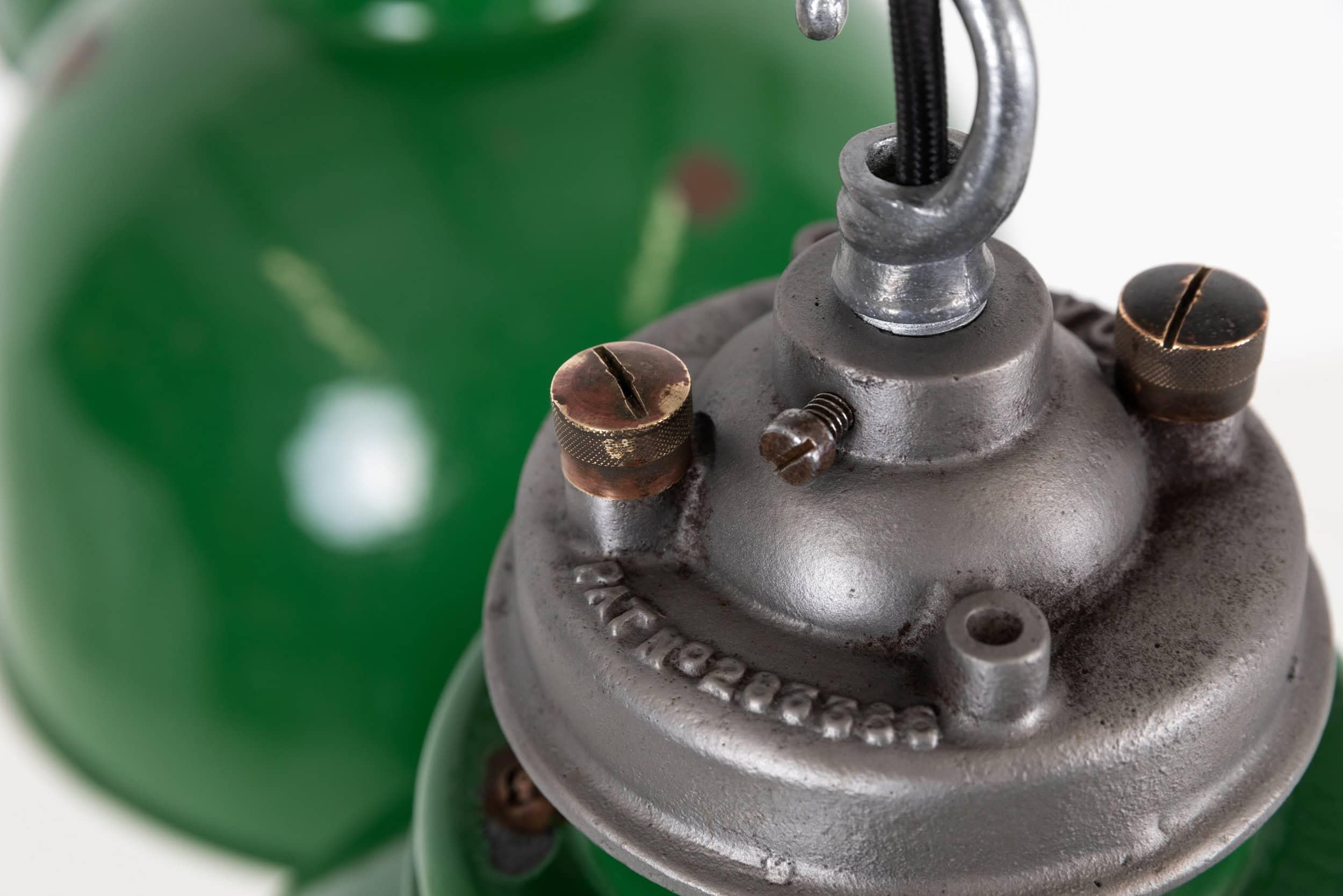Milieu du XXe siècle Grande lampe à suspension industrielle REVO vintage en émail vert, vers 1950 en vente