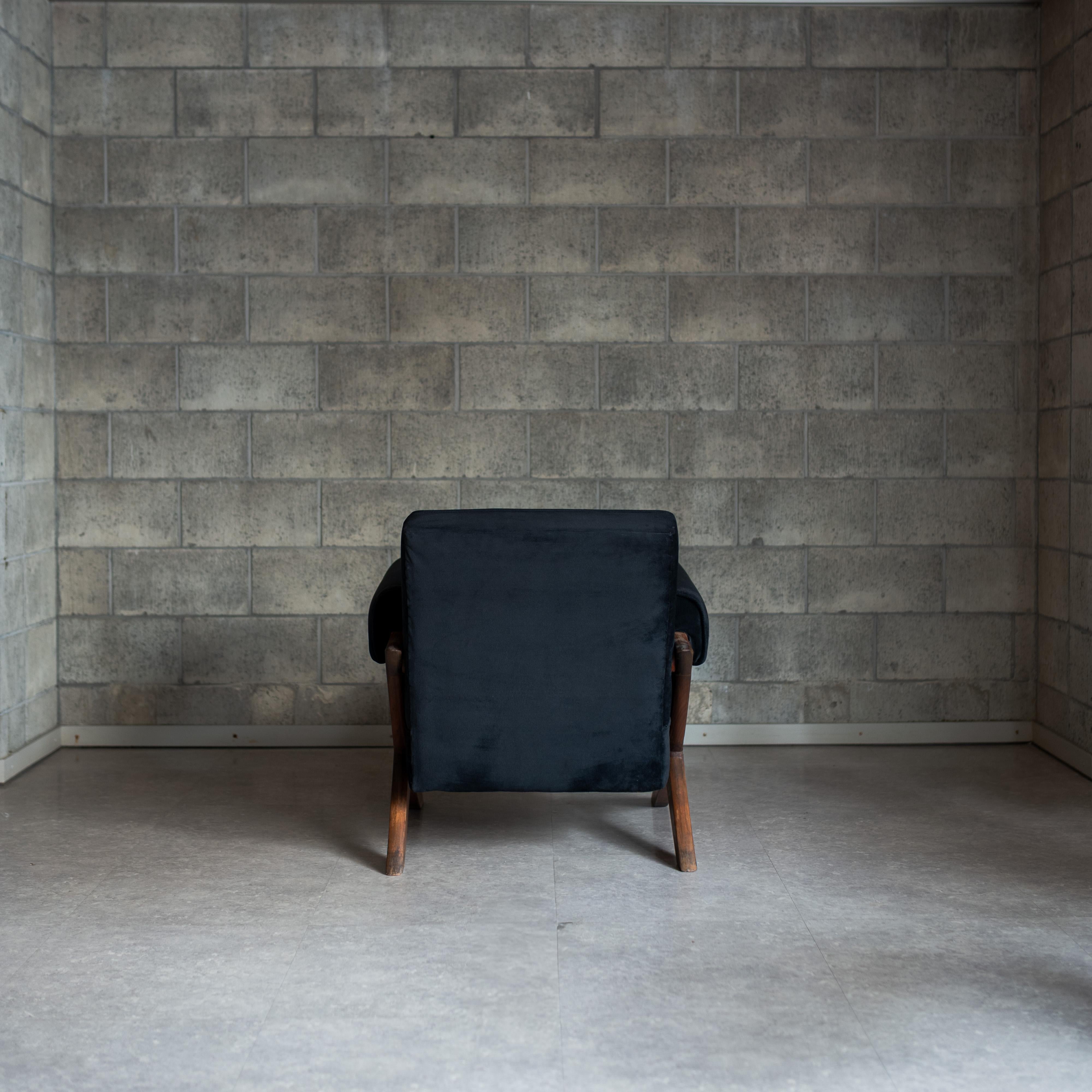 Sillón con patas en X de Pierre Jeanneret, Años 60, India mediados del siglo XX en venta