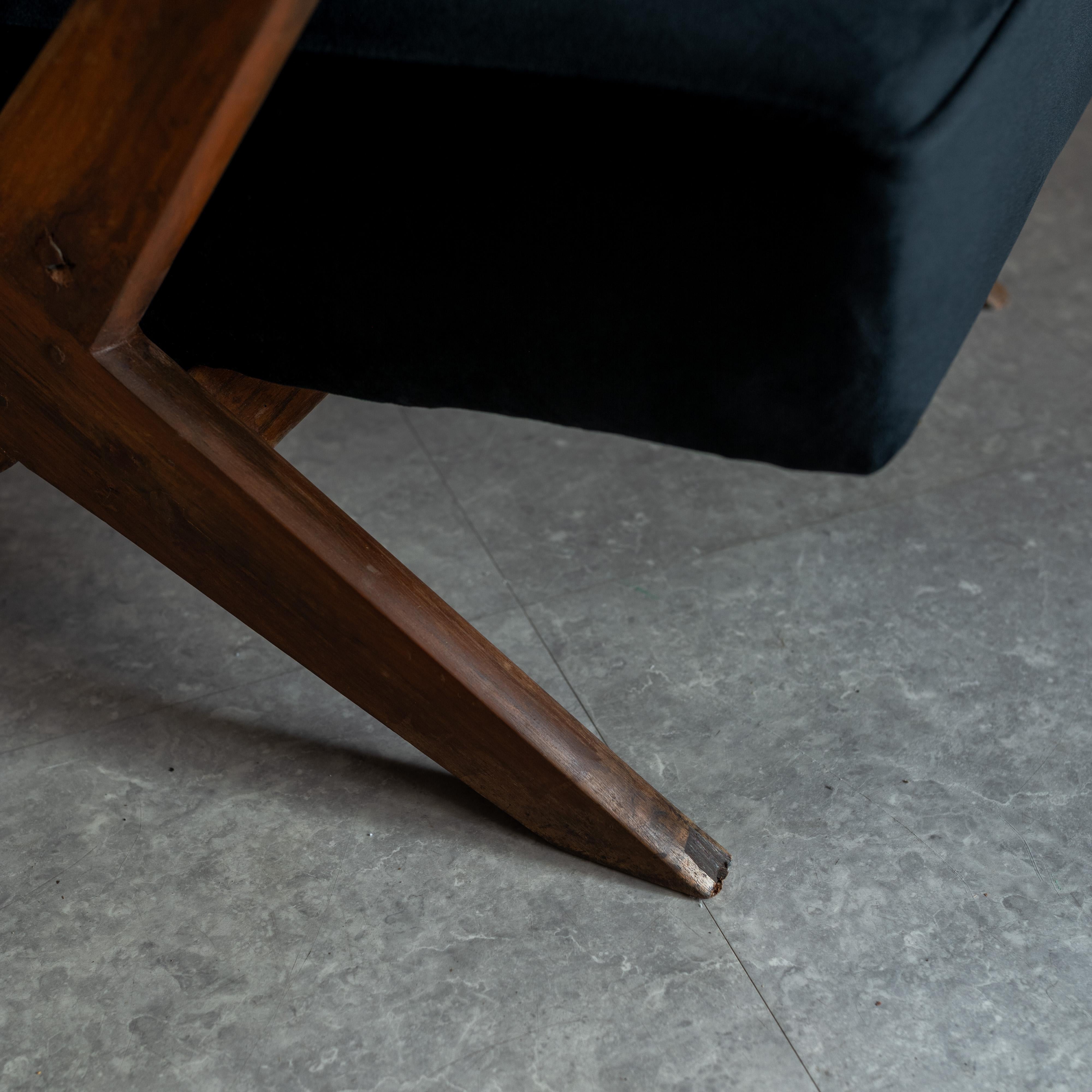 Sillón con patas en X de Pierre Jeanneret, Años 60, India en venta 1