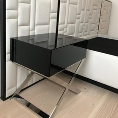 Comodino a X su misura in acciaio inox laccato nero e lucido