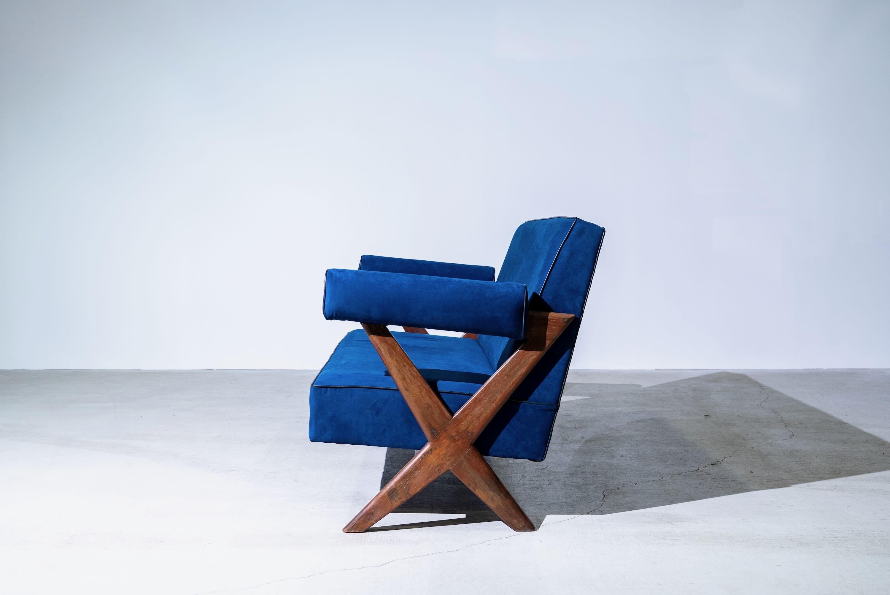 Mid-Century Modern X-leg Easy Sofa 3-Seater by Pierre Jeanneret for Chandigarh, India, Circa 1960 For Sale