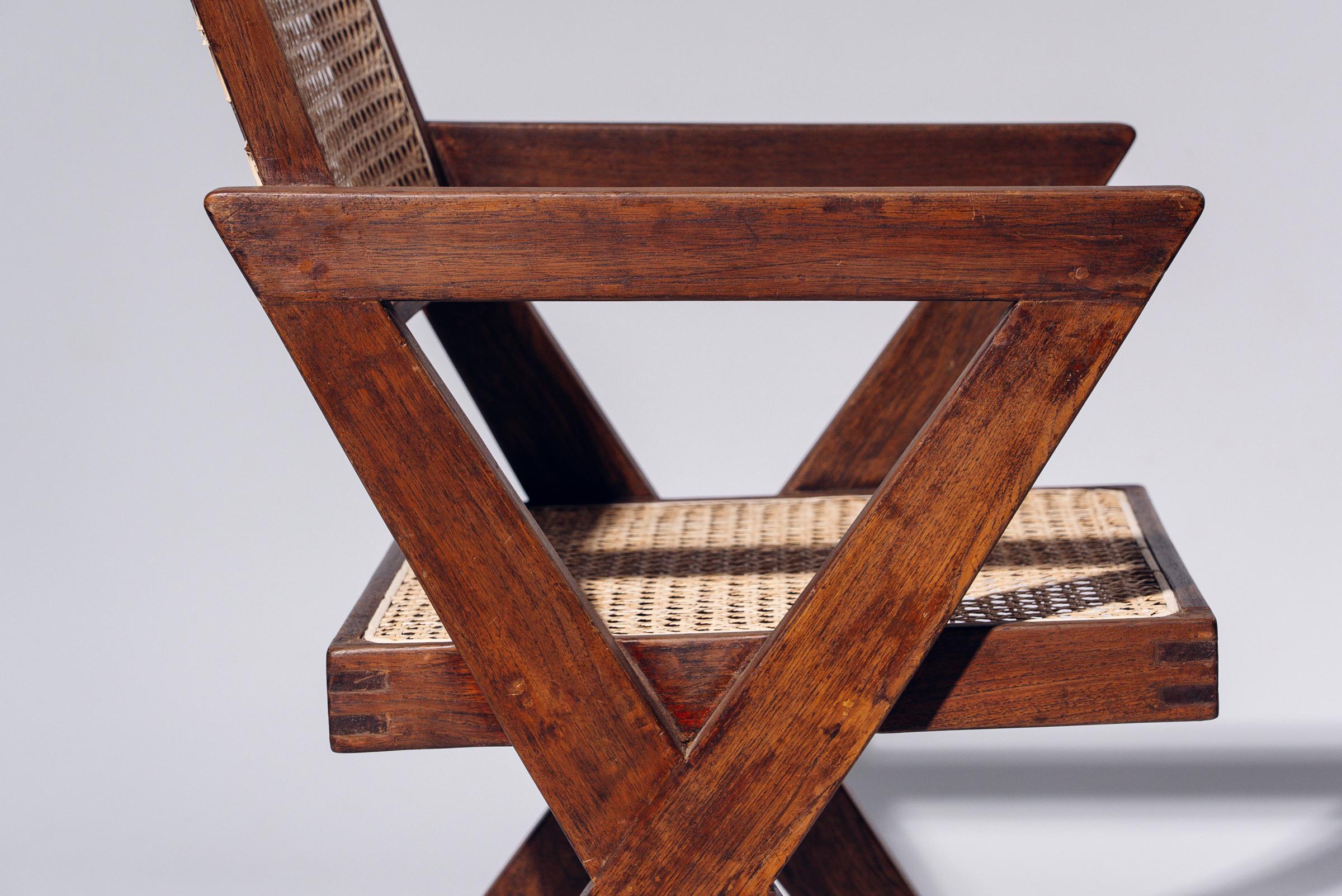 Bürostuhl mit X-Fuß von Pierre Jeanneret für Chandigarh, Indien, CIRCA 1963-64 im Zustand „Gut“ im Angebot in Tokyo, JP
