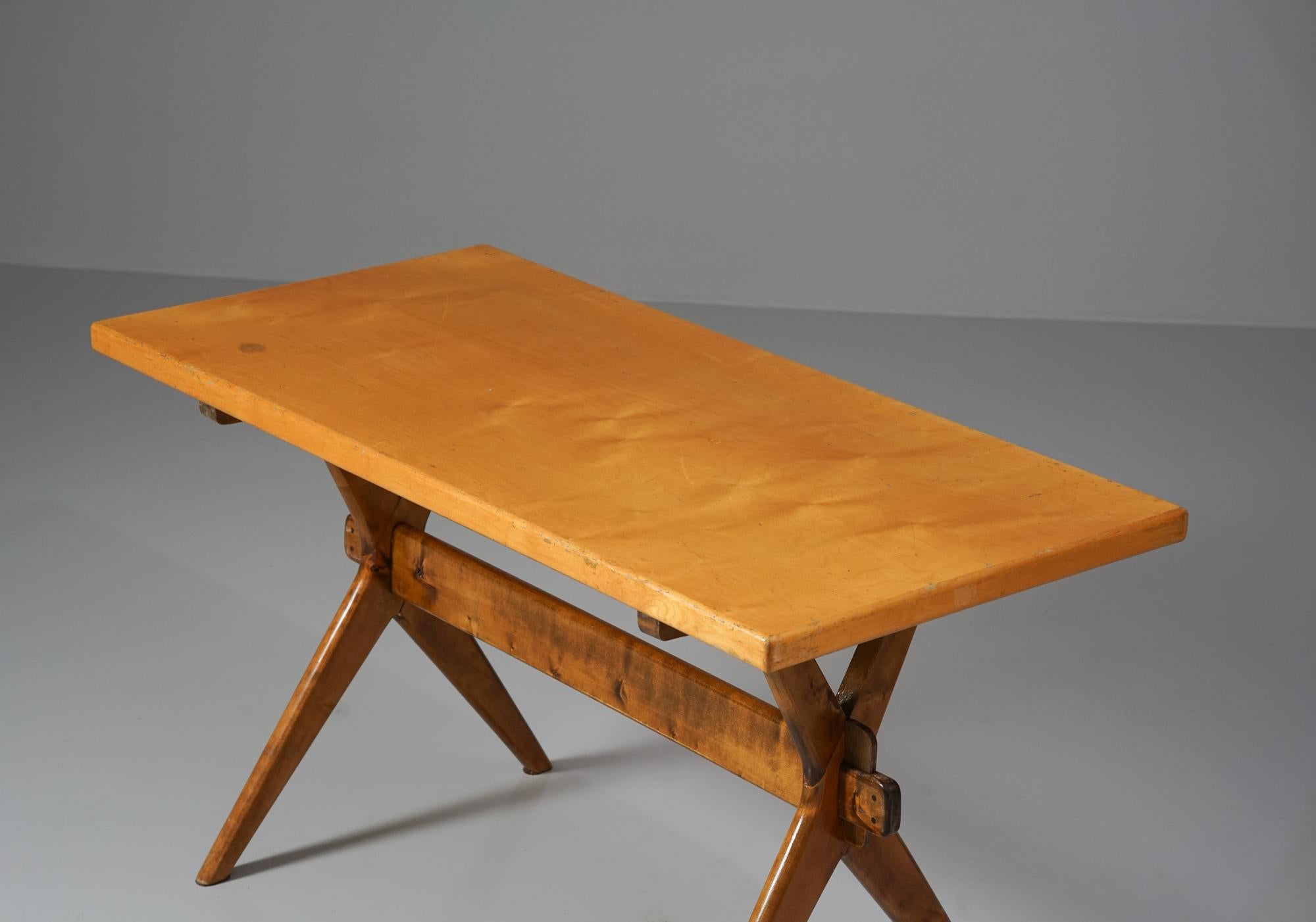 Scandinave moderne Table à pied en X, Ilmari Tapiovaara, Keravan Puuteollisuus Oy, années 1950 en vente