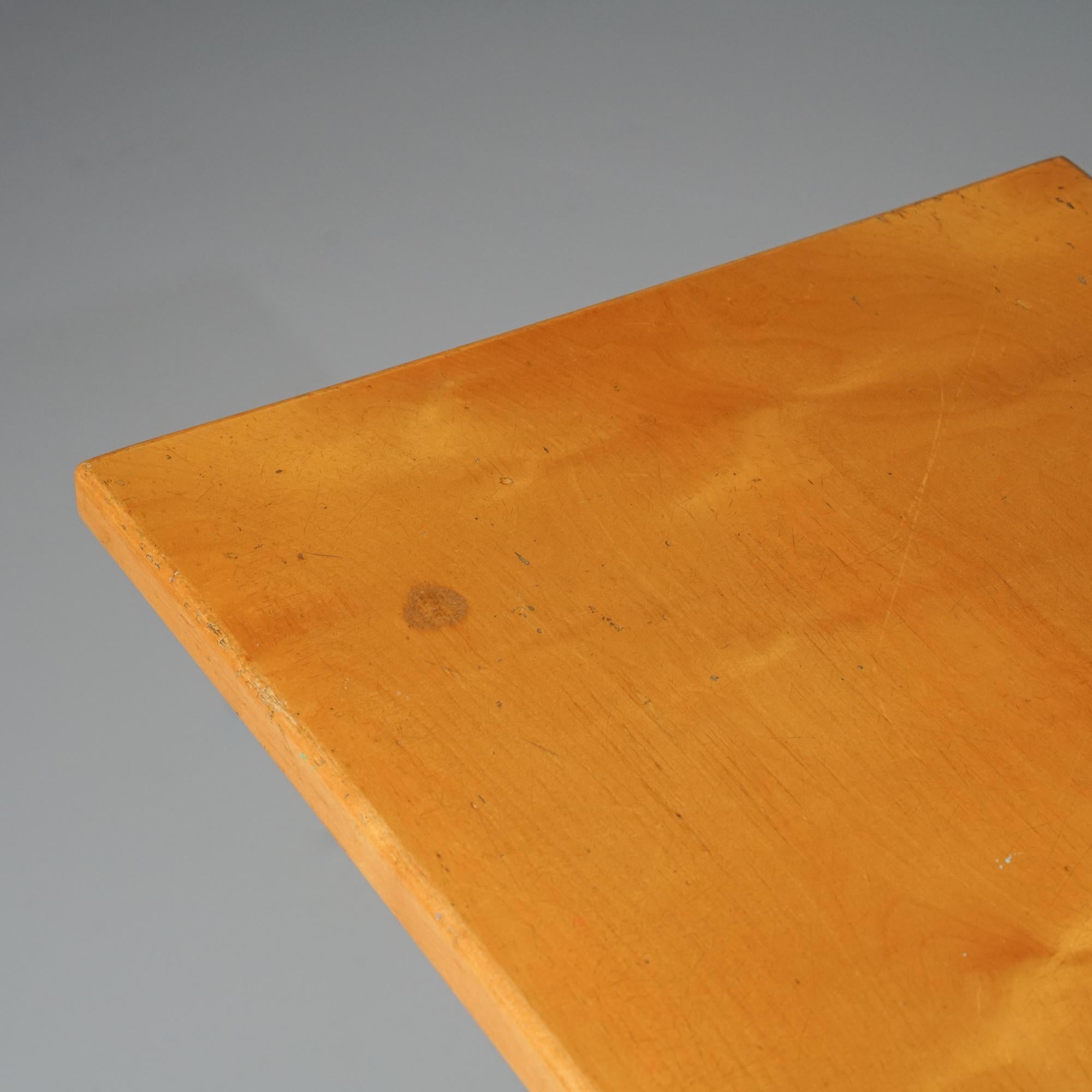 Finlandais Table à pied en X, Ilmari Tapiovaara, Keravan Puuteollisuus Oy, années 1950 en vente