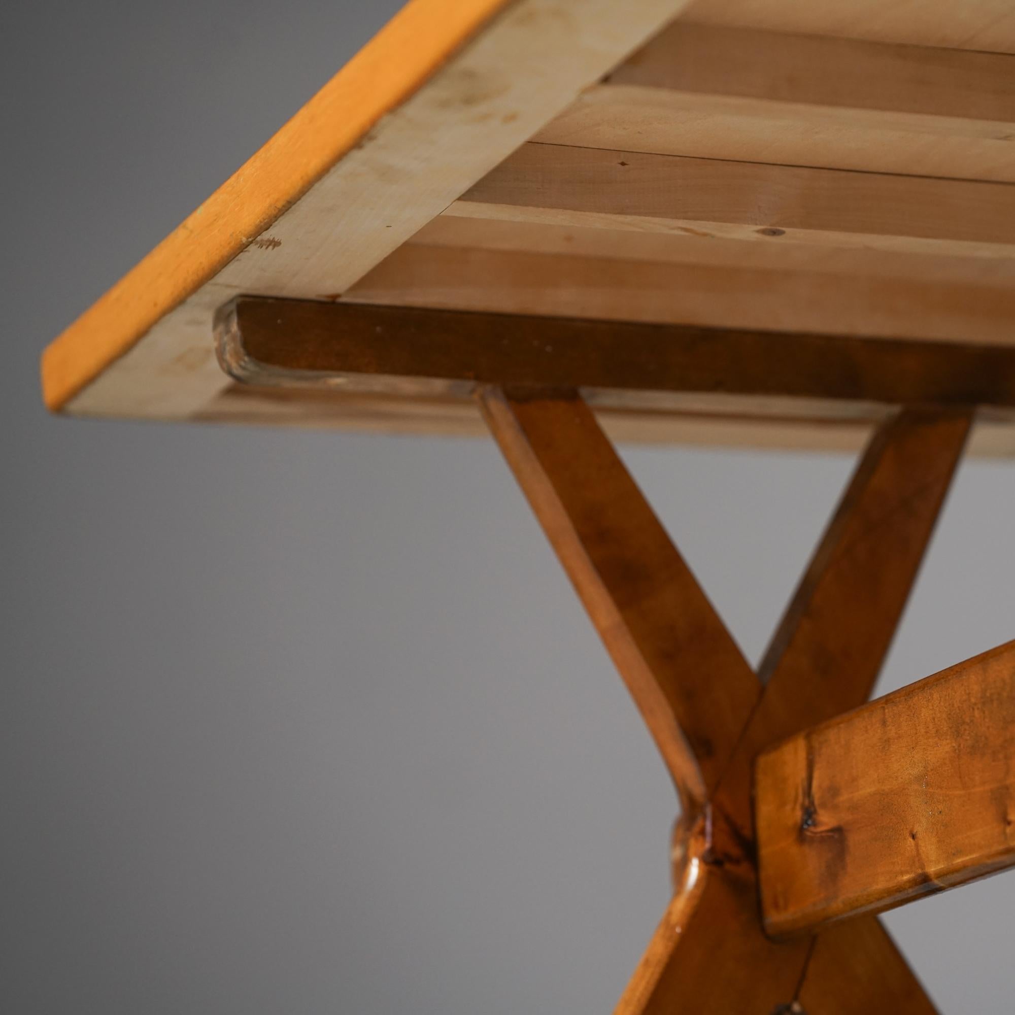 Milieu du XXe siècle Table à pied en X, Ilmari Tapiovaara, Keravan Puuteollisuus Oy, années 1950 en vente