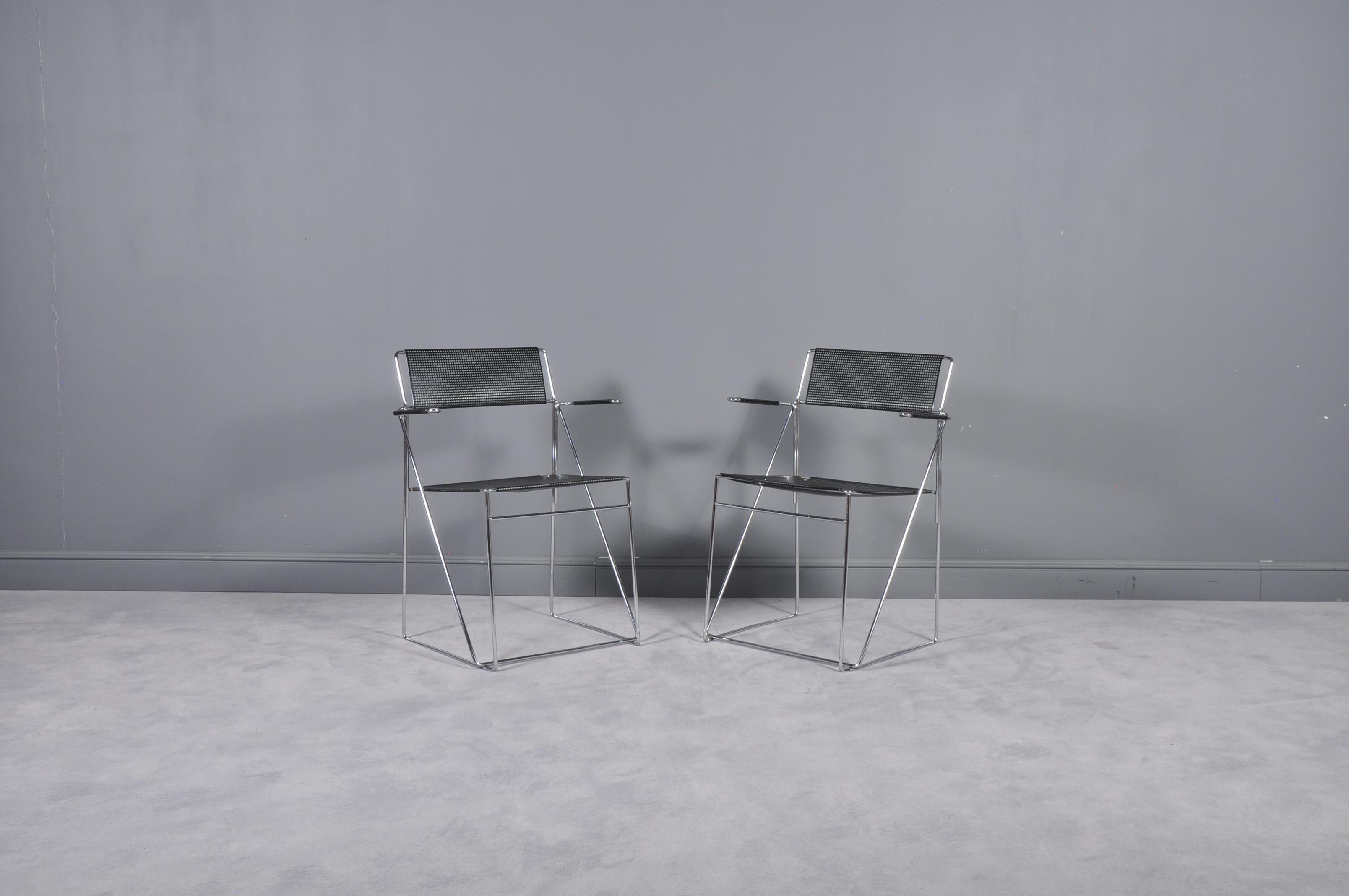 - Pair of Hybodan stacking chairs
- By Niels Jorgen Haugesen from the 1970s
- Frame in chromed steel
- Backrest and seat in enamelled perforated steel.