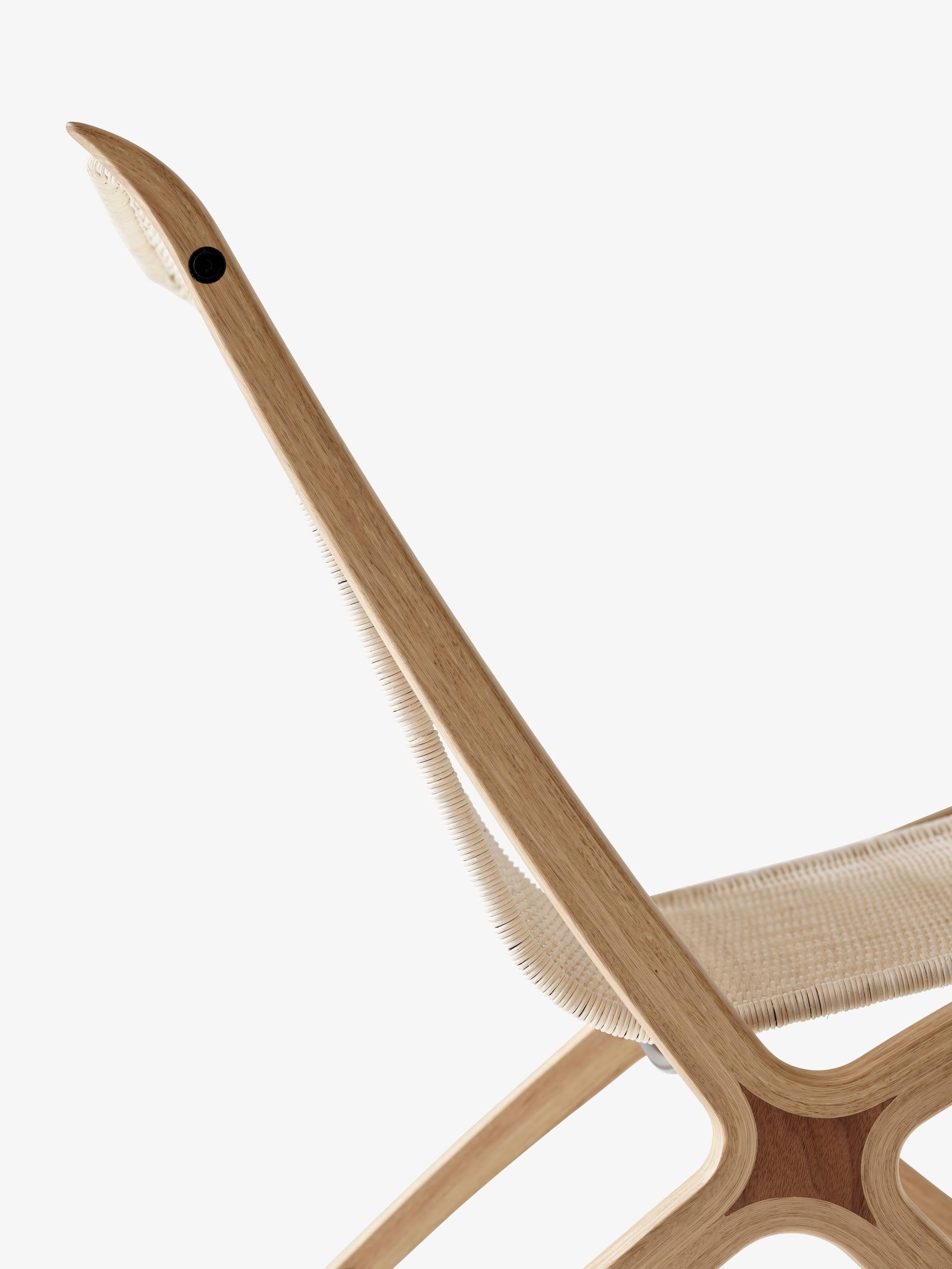 X Lounge Chair, HM10 Oak w. Walnut Insert and Natural Rattan Seat for &Tradition For Sale 2