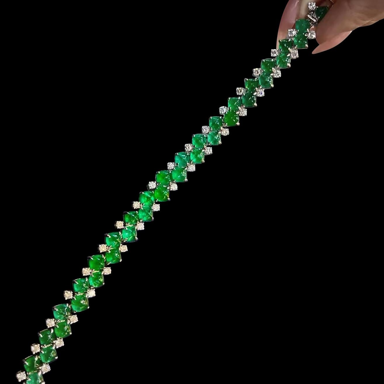X Midsummer duet — High Jewelry Emerald Bracelet

Inspired by the lush greenery of midsummer nights, this emerald bracelet captures nature's most profound vitality. Each intensely verdant emerald is meticulously selected, with crystals as clear as