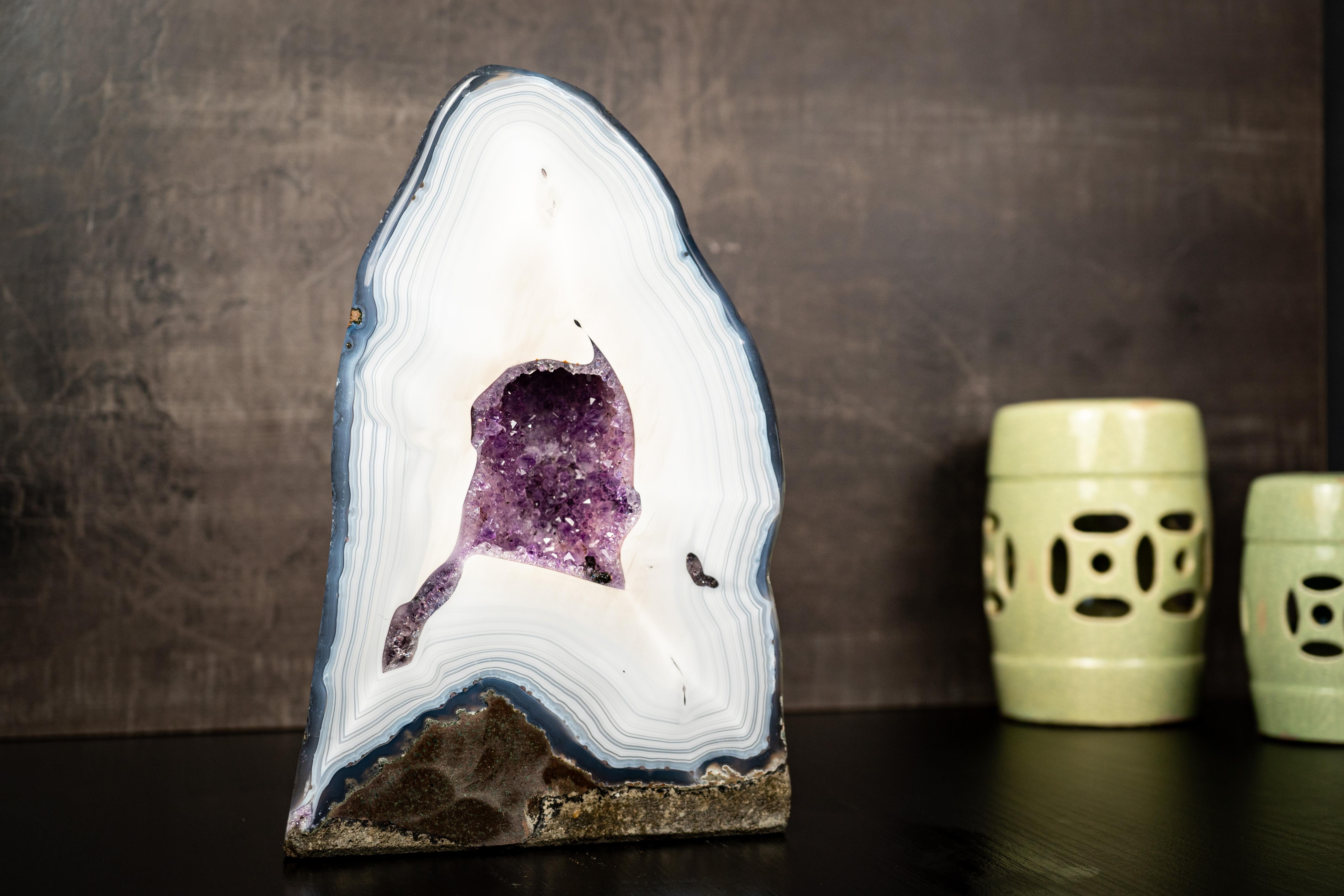 X Raro geode di agata bianca con grotta di druzy viola in vendita 1