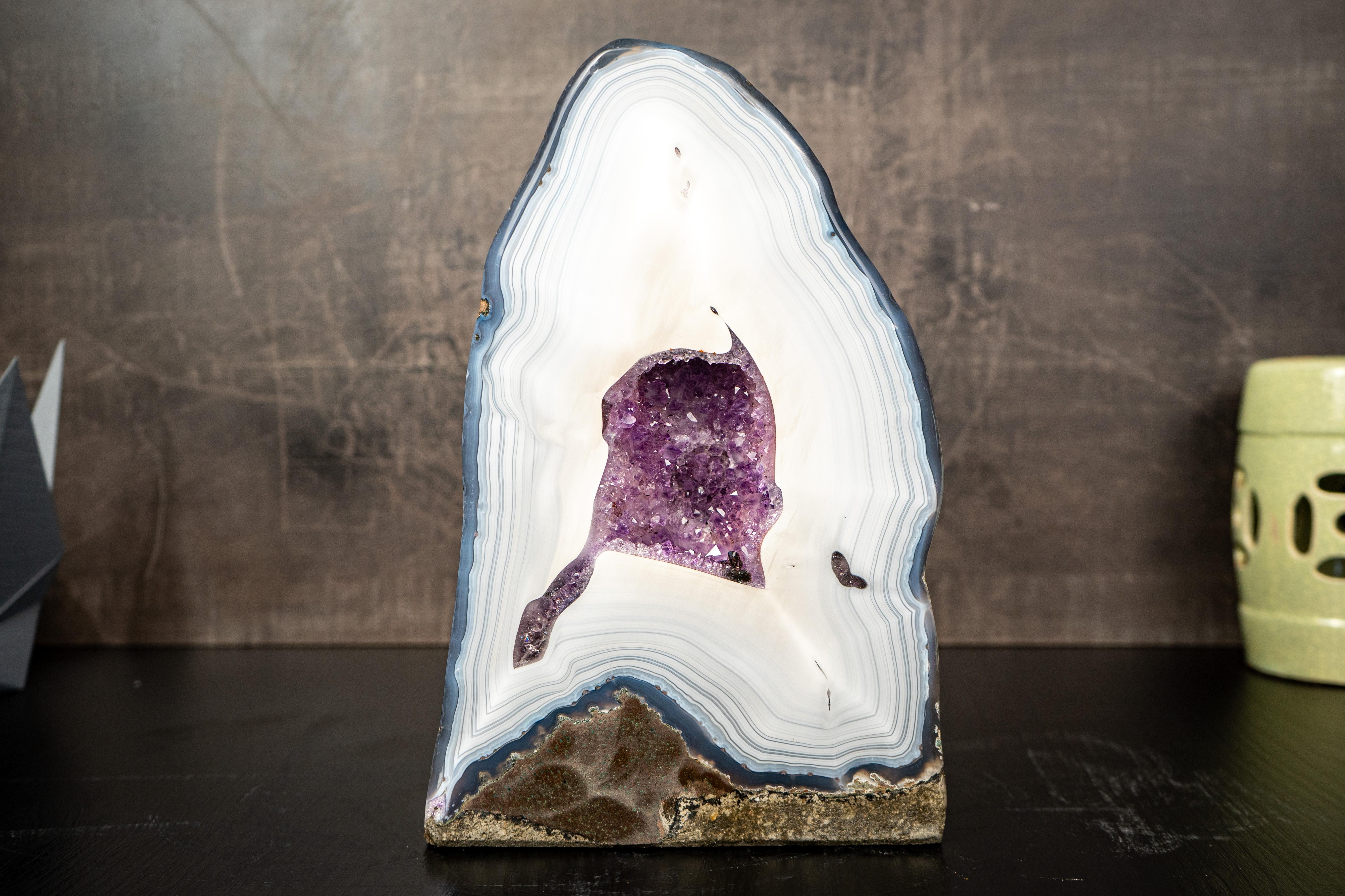 X Raro geode di agata bianca con grotta di druzy viola in vendita 2
