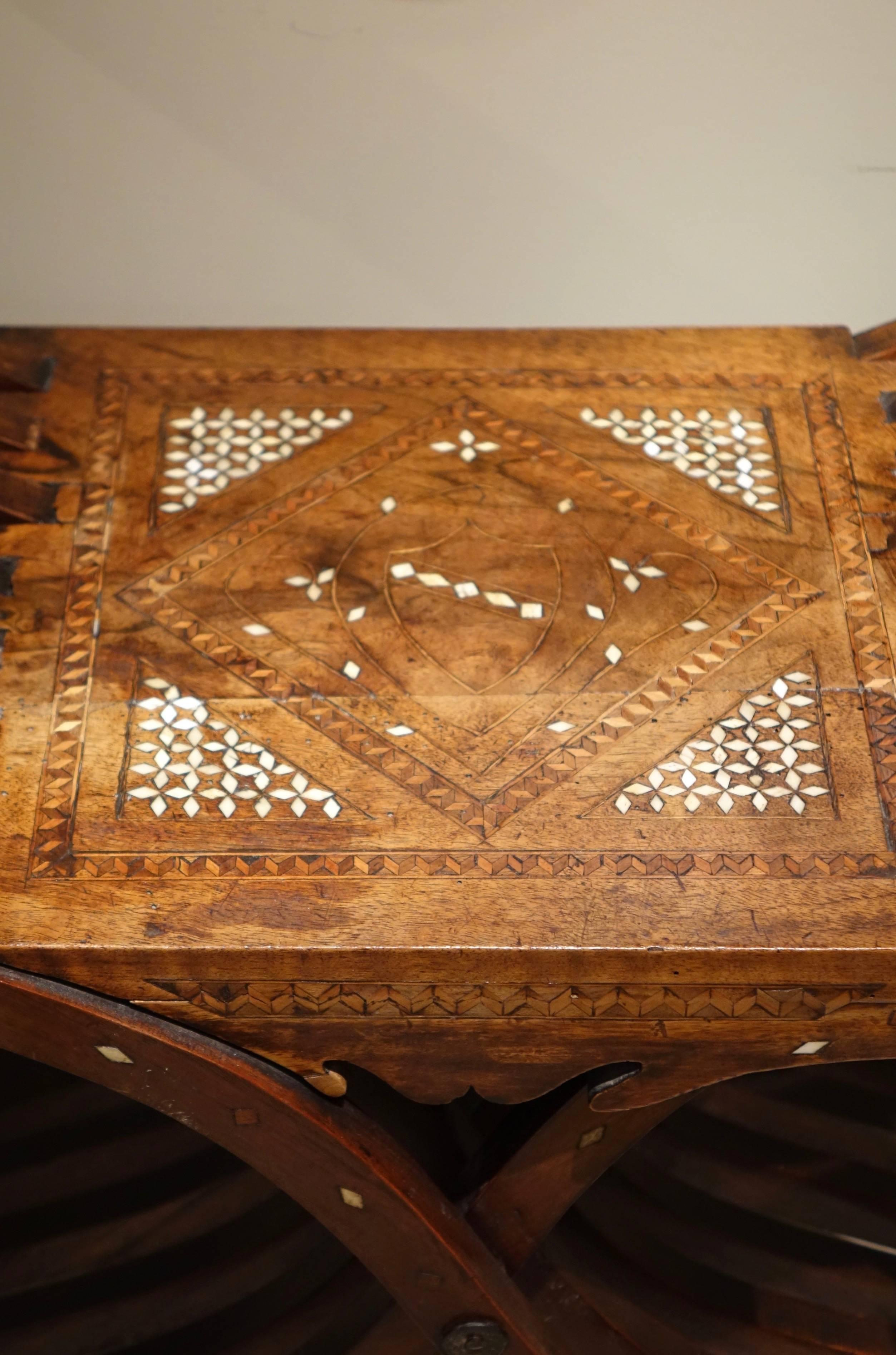 Italian X-Shaped Stool in Renaissance Style in Walnut, Italy, 19th Century For Sale