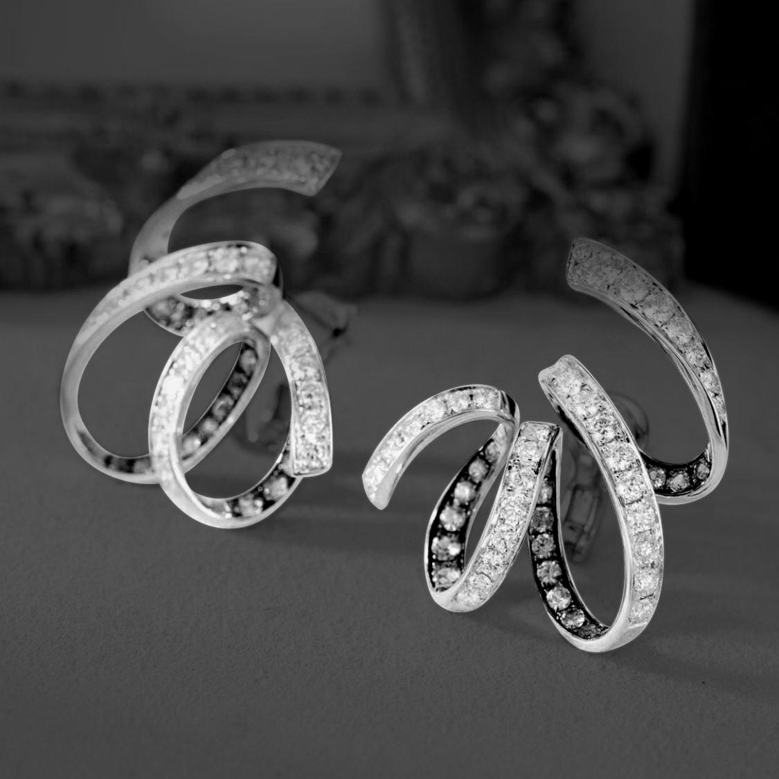 Do not chase the waves.
Synchronize with the ocean.

Made from black diamonds and white diamonds , X wave clip on earrings brighten you up yesterday , today and tomorrow. 