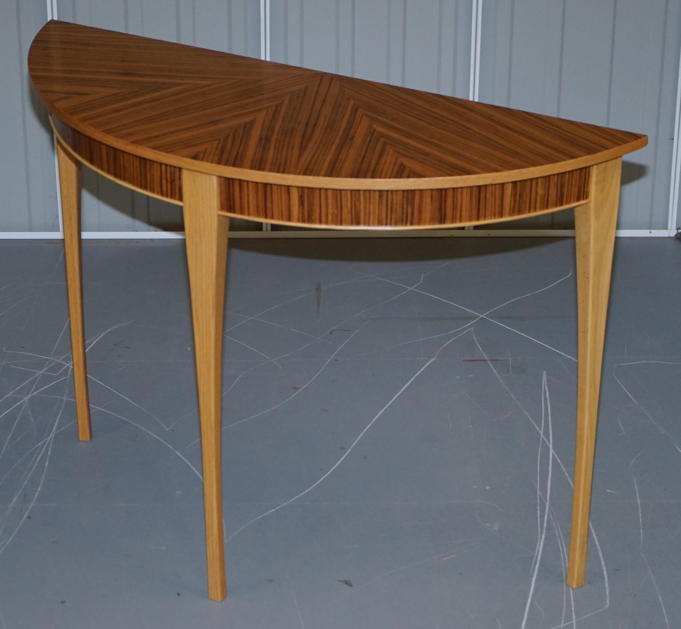 Anglais X2 Lovely Bevan Funnell Phoenix Zebrano Wood Wood Demilune Console Tables en vente