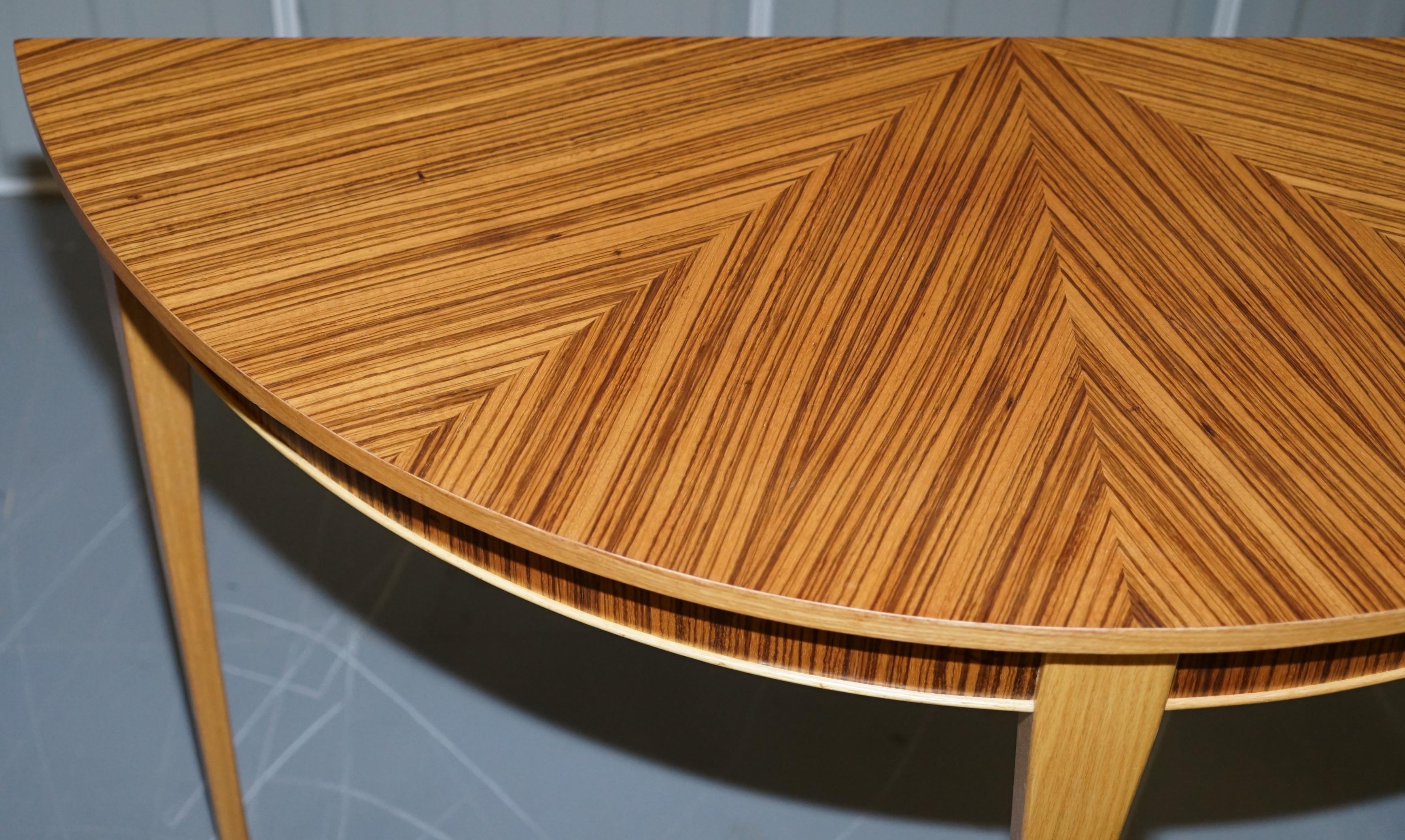 XXIe siècle et contemporain X2 Lovely Bevan Funnell Phoenix Zebrano Wood Wood Demilune Console Tables en vente