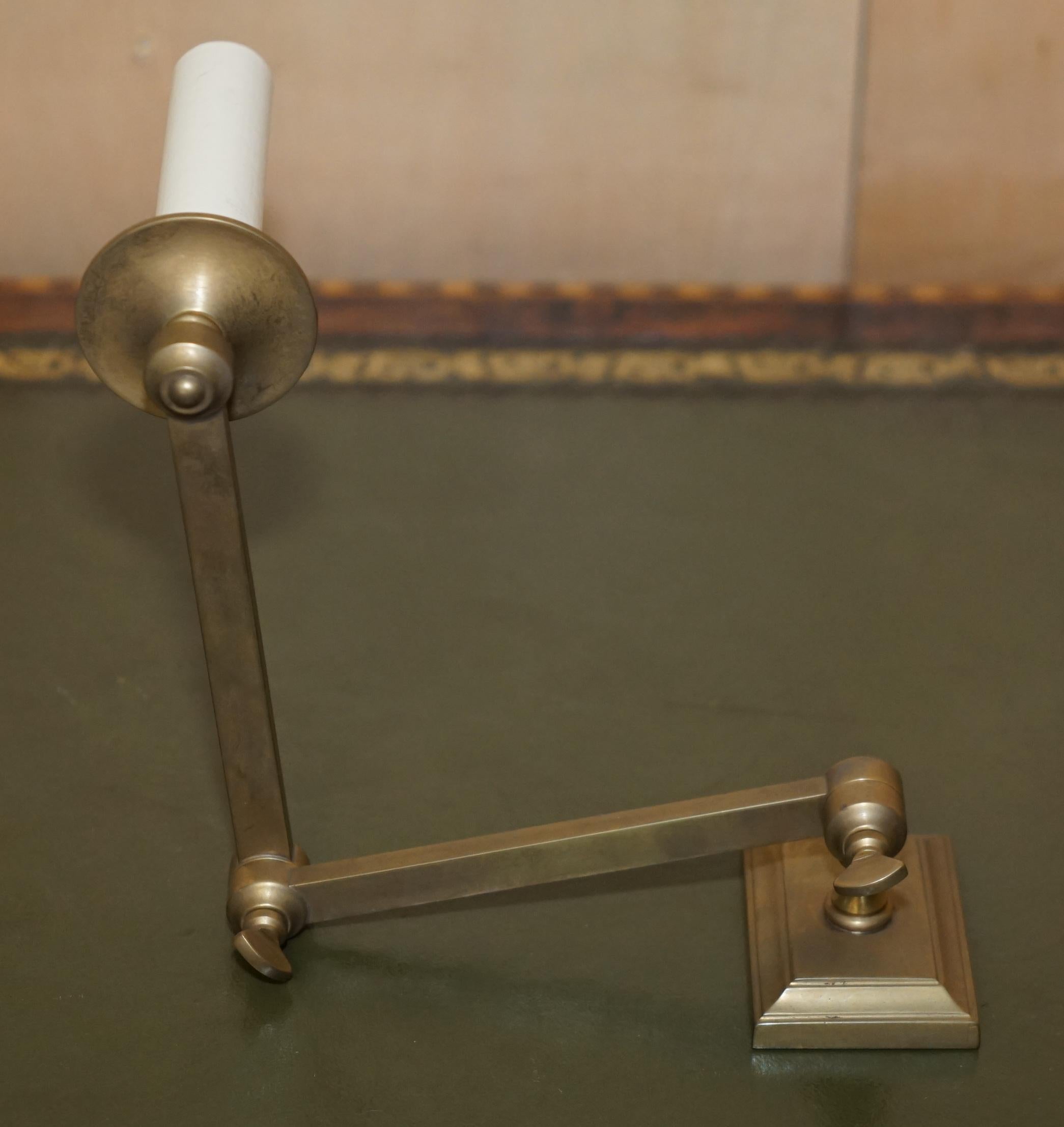 x2 pares de candelabros de pared articulados de latón dorado y bronceado siglo XX en venta