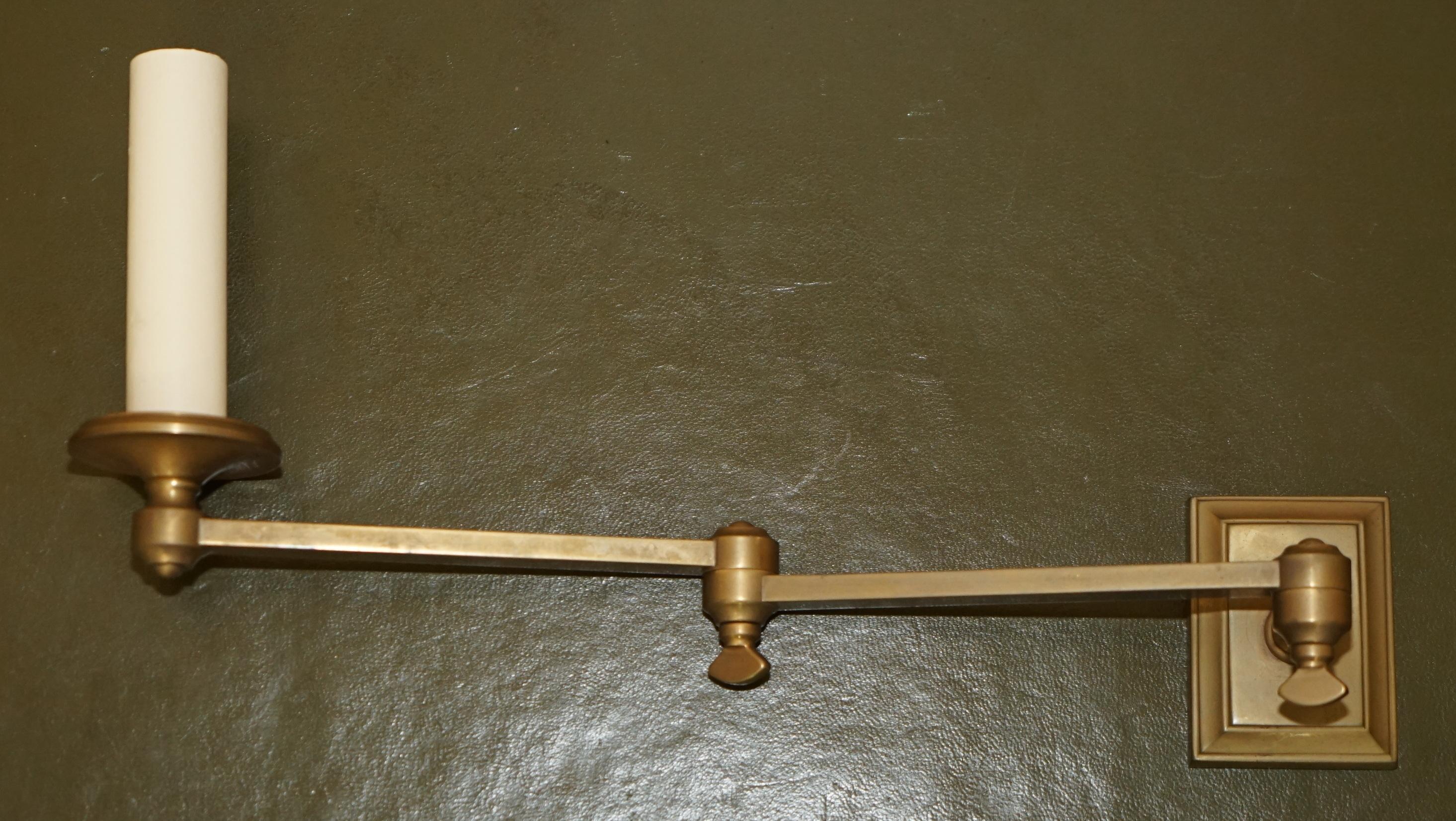 x2 pares de candelabros de pared articulados de latón dorado y bronceado en venta 1