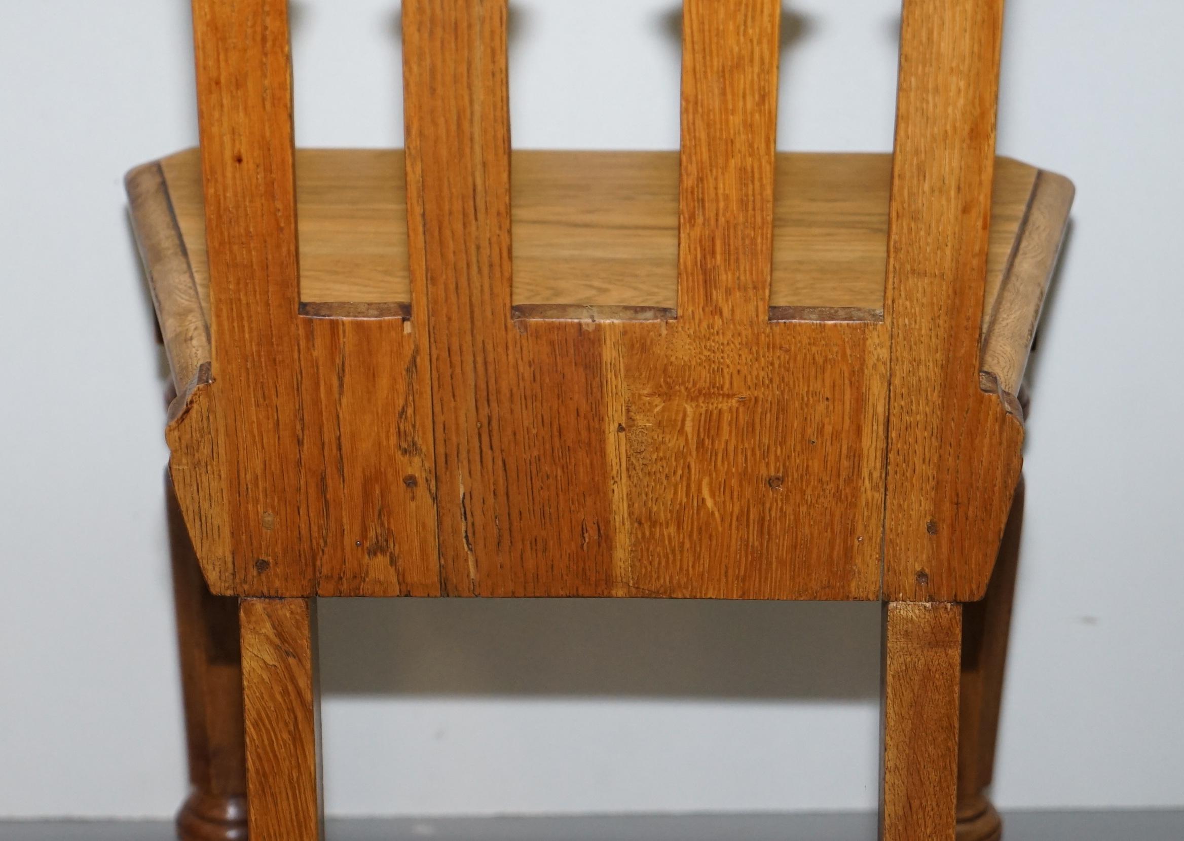 X4 Außergewöhnliche gotische Vintage-Esszimmerstühle mit Steeple-Rückenlehne im Pugin-Stil im Angebot 3