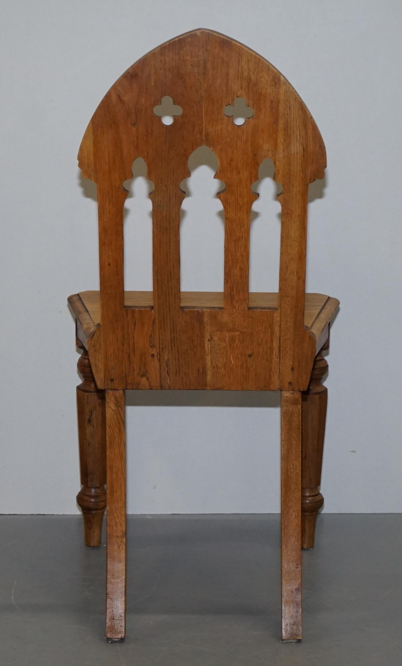 X4 Außergewöhnliche gotische Vintage-Esszimmerstühle mit Steeple-Rückenlehne im Pugin-Stil im Angebot 2