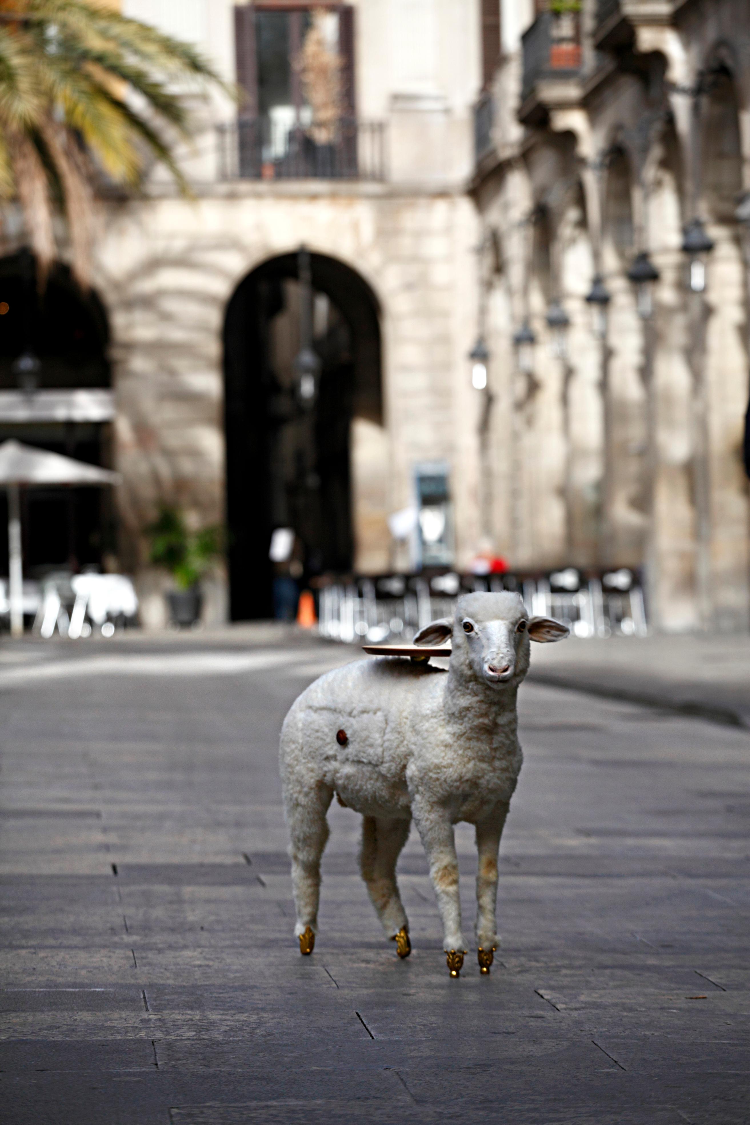 Xai Beistelltisch in limitierter Auflage, von Salvador Dalí, Surrealist, Spanien im Zustand „Neu“ im Angebot in Barcelona, ES
