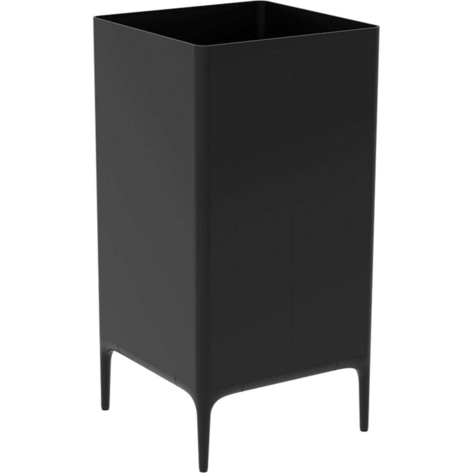 Xaloc black 95 pot by MOWEE
Dimensions: D45 x W45 x H90 cm
Material: aluminium
Weight: 12 kg
Also available in different colours and finishes. 

 Xaloc synthesizes the lines of interior furniture to extrapolate to the exterior, creating an