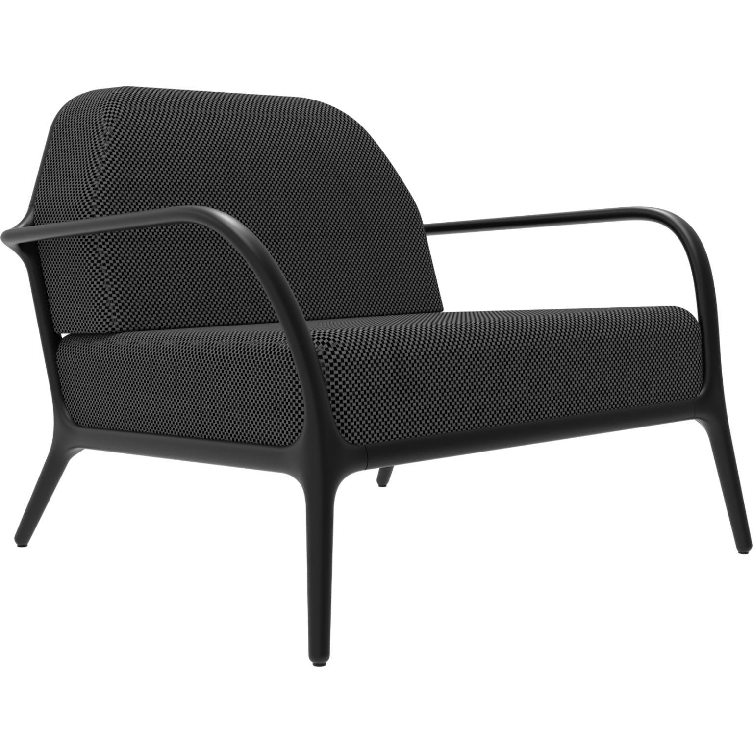 Xaloc Black Amchair by MOWEE
Dimensions: D 100 x W 102 x H 81 cm (Seat Height 42 cm)
Material: Aluminum, Upholstery
Weight: 29 kg
Also available in different colours and finishes. Please contact us.

 Xaloc synthesizes the lines of interior