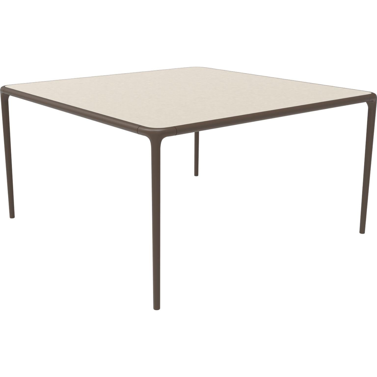 Xaloc bronze glasstop table 140 by Mowee
Dimensions : D 140 x L 140 x H 74 cm
Matériau : Aluminium, plateau en verre trempé teinté.
Également disponible dans différentes couleurs et finitions d'aluminium (HPL Black Edge ou Neolith).

Xaloc