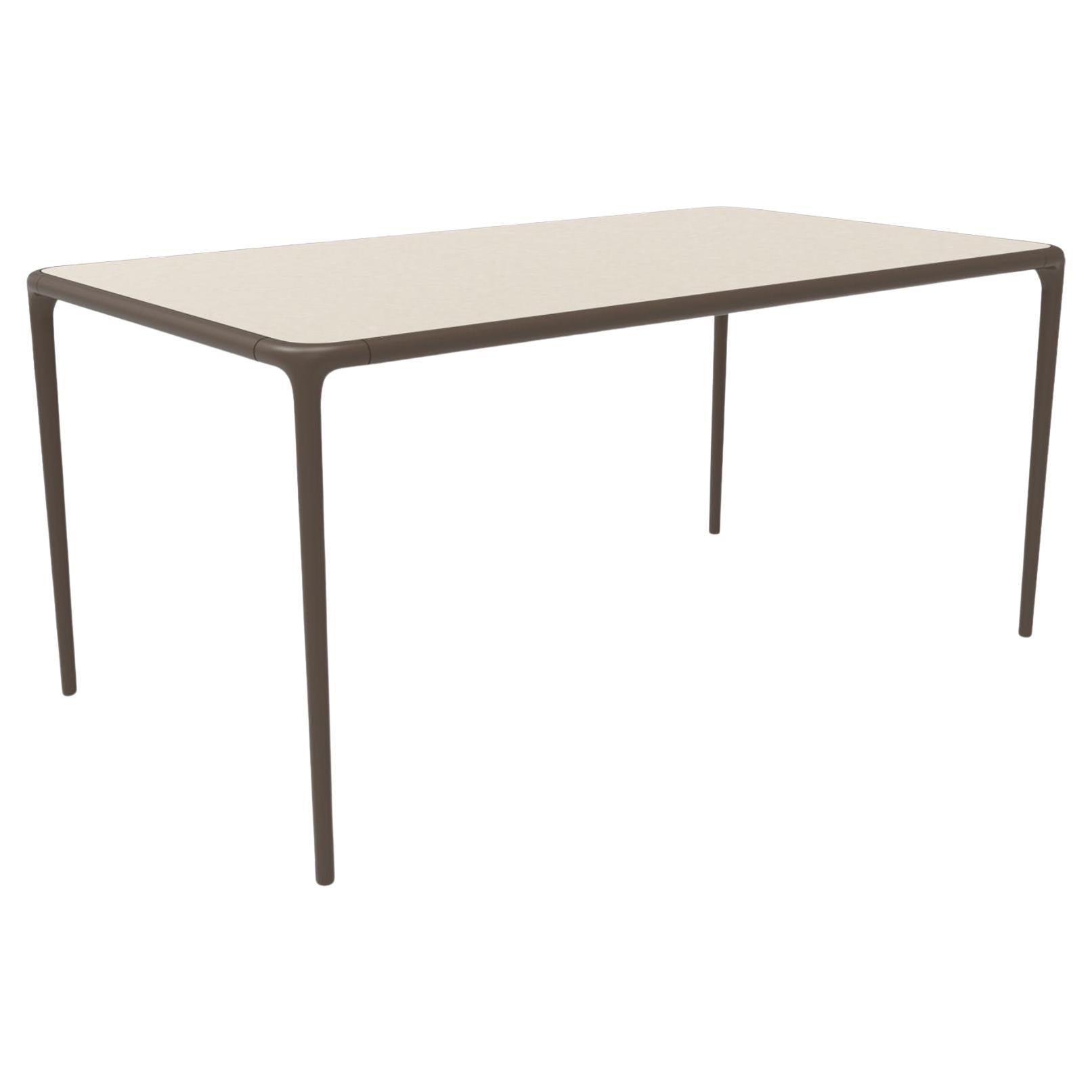 Table Xaloc 160 avec plateau en verre et bronze par Mowee