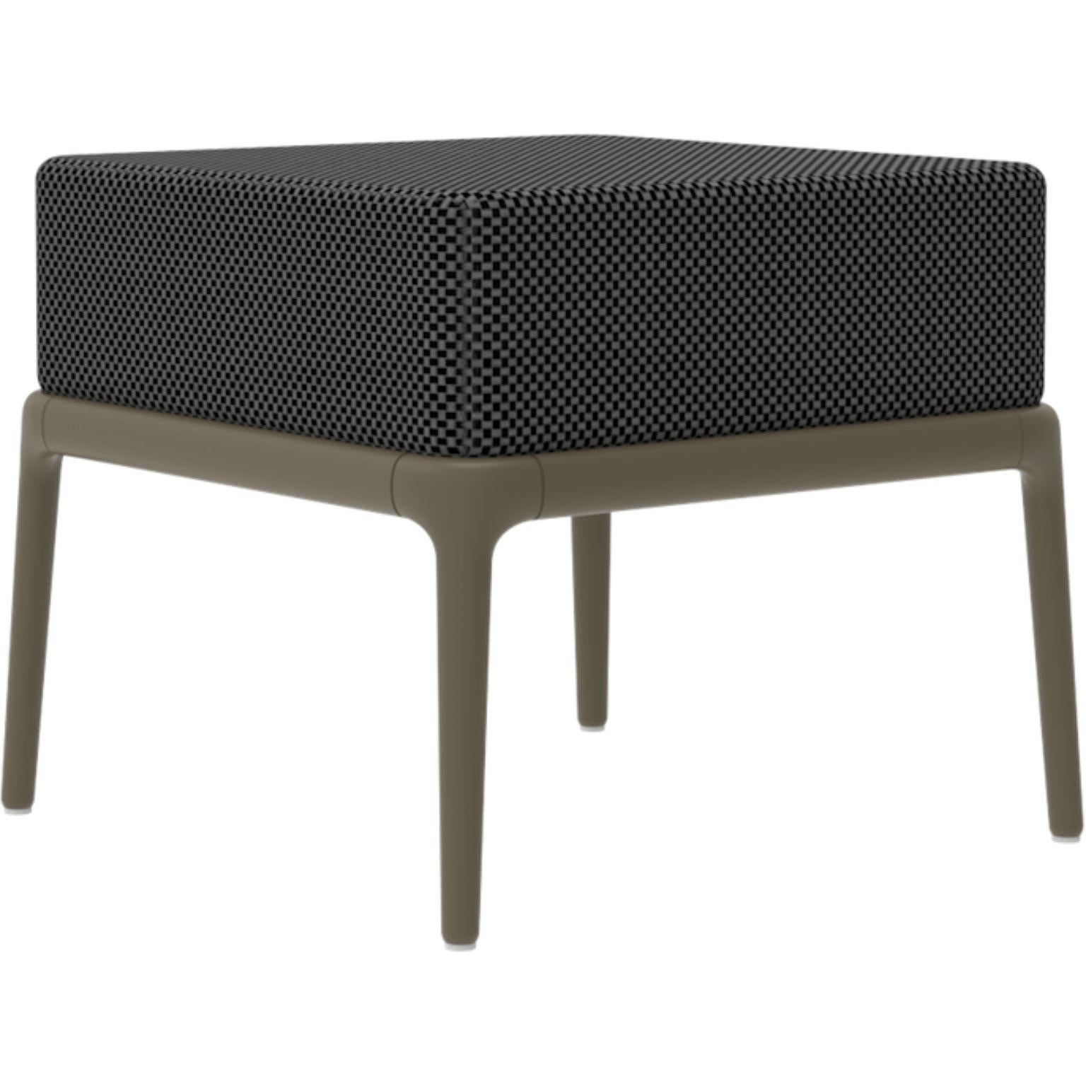 Xaloc bronze Pouf 50 by Mowee
Dimensions: D 50 x W 50 x H 43 cm
Material: Aluminium, Textile
Weight: 7 kg
Also available in different colours and finishes.

 Xaloc synthesizes the lines of interior furniture to extrapolate to the exterior,