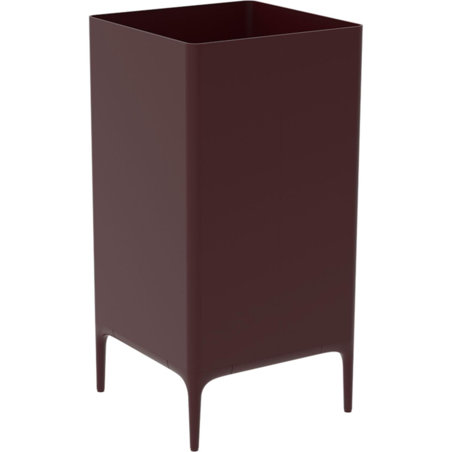 Xaloc burgundy 95 Pot by MOWEE
Dimensions: D45 x W45 x H90 cm
Material: aluminium
Weight: 12 kg
Also available in different colours and finishes. 

 Xaloc synthesizes the lines of interior furniture to extrapolate to the exterior, creating an