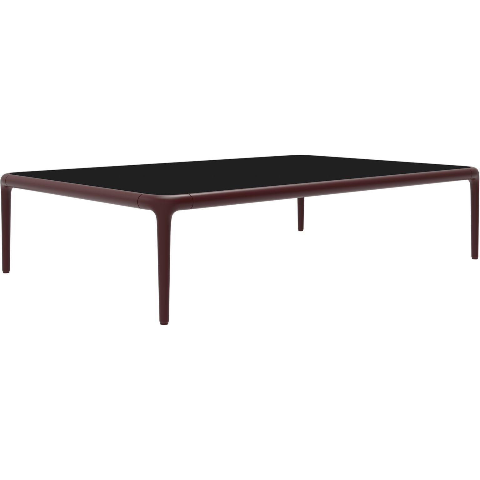Xaloc Burgundy coffee table 120 with glass top by MOWEE
Dimensions: D120 x W80 x H28 cm
Materials: Aluminum, tinted tempered glass top.
Also available in different aluminum colors and finishes (HPL Black Edge or Neolith). 

Xaloc synthesizes
