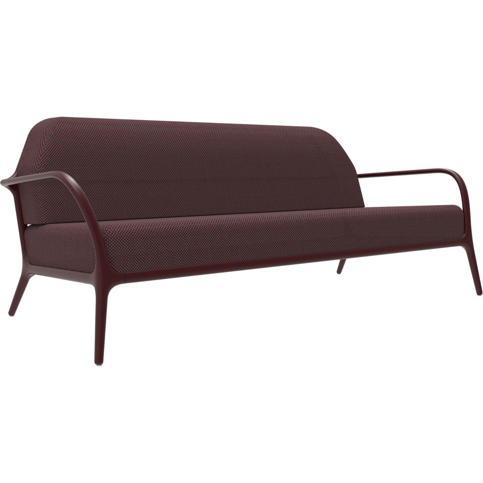 Xaloc Burgundy sofa by MOWEE
Dimensions: D100 x W200 x H81 cm (Seat Height 42 cm)
Material: Aluminum, Textile
Weight: 46 kg
Also Available in different colors and finishes. 

 Xaloc synthesizes the lines of interior furniture to extrapolate to