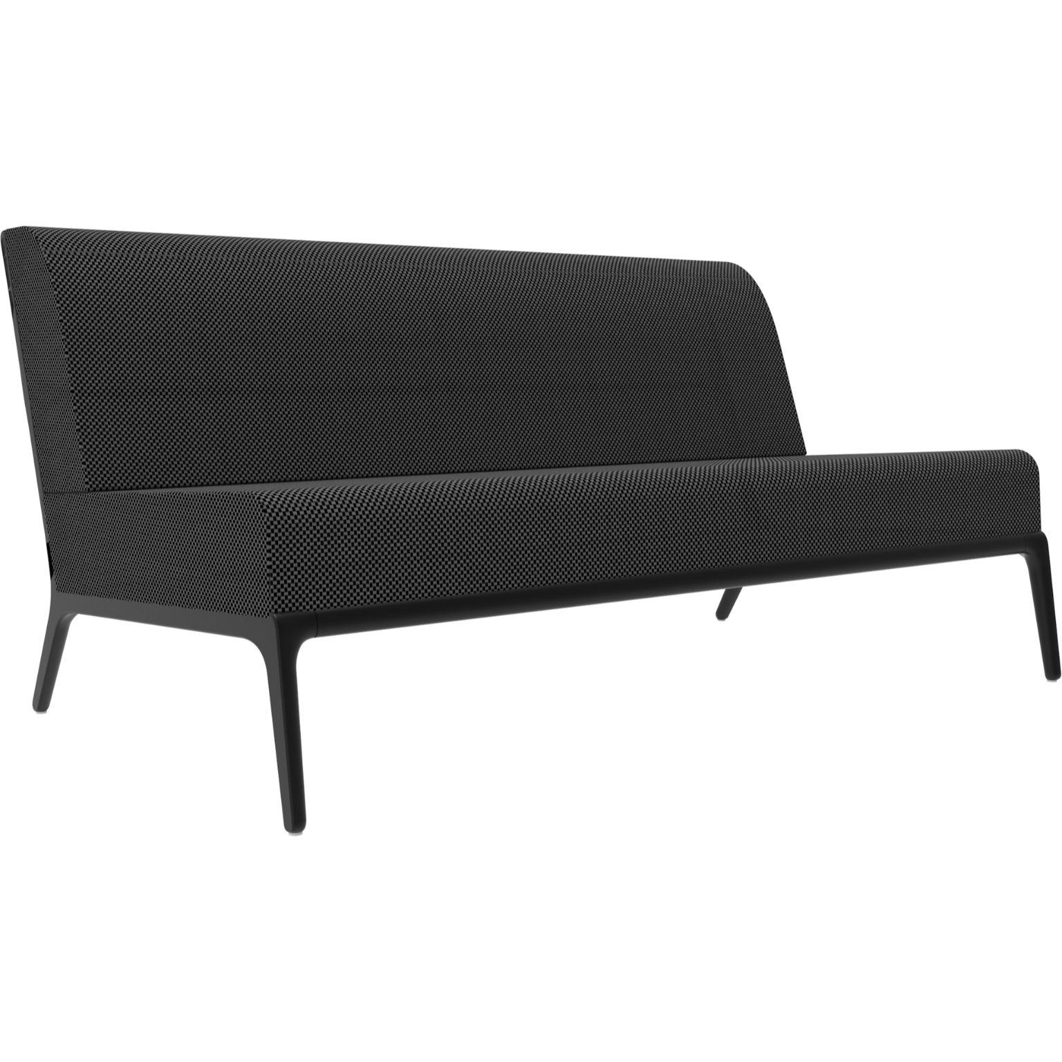 Xaloc Central 160 negro Sofá modular by Mowee
Dimensiones: P100 x An160 x Al81 cm (Altura del asiento 42 cm)
Material: Aluminio, Textil
Peso: 35.5 kg
También disponible en distintos colores y acabados.

 Xaloc sintetiza las líneas del