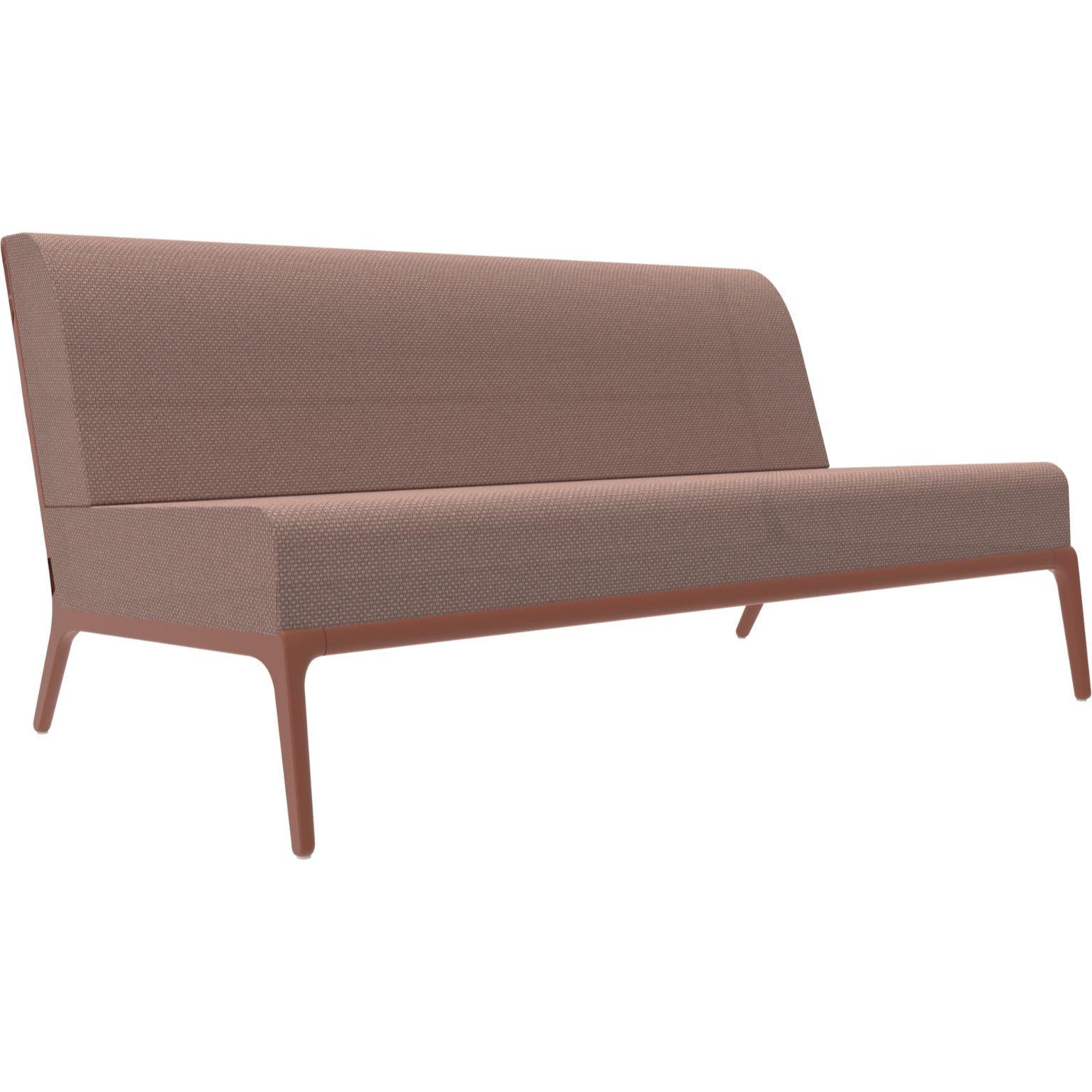 Xaloc Central 160 Salmon modular sofa by Mowee
Dimensions: D 100 x W 160 x H 81 cm (Seat height 42cm)
Material: Aluminium, Textile
Weight: 35.5 kg
Also available in different colours and finishes.

 Xaloc synthesizes the lines of interior